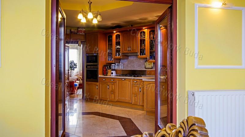 Eladó belső kétszintes penthouse lakás Madárhegyen!