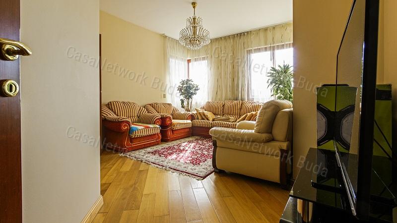 Eladó belső kétszintes penthouse lakás Madárhegyen!