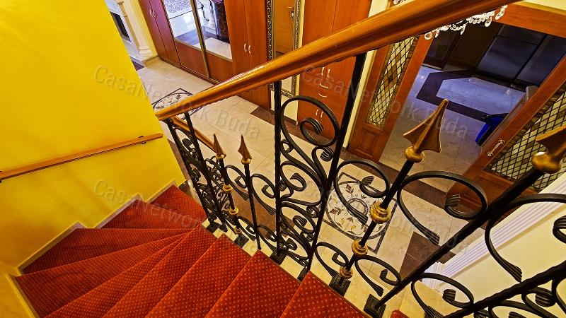 Eladó belső kétszintes penthouse lakás Madárhegyen!