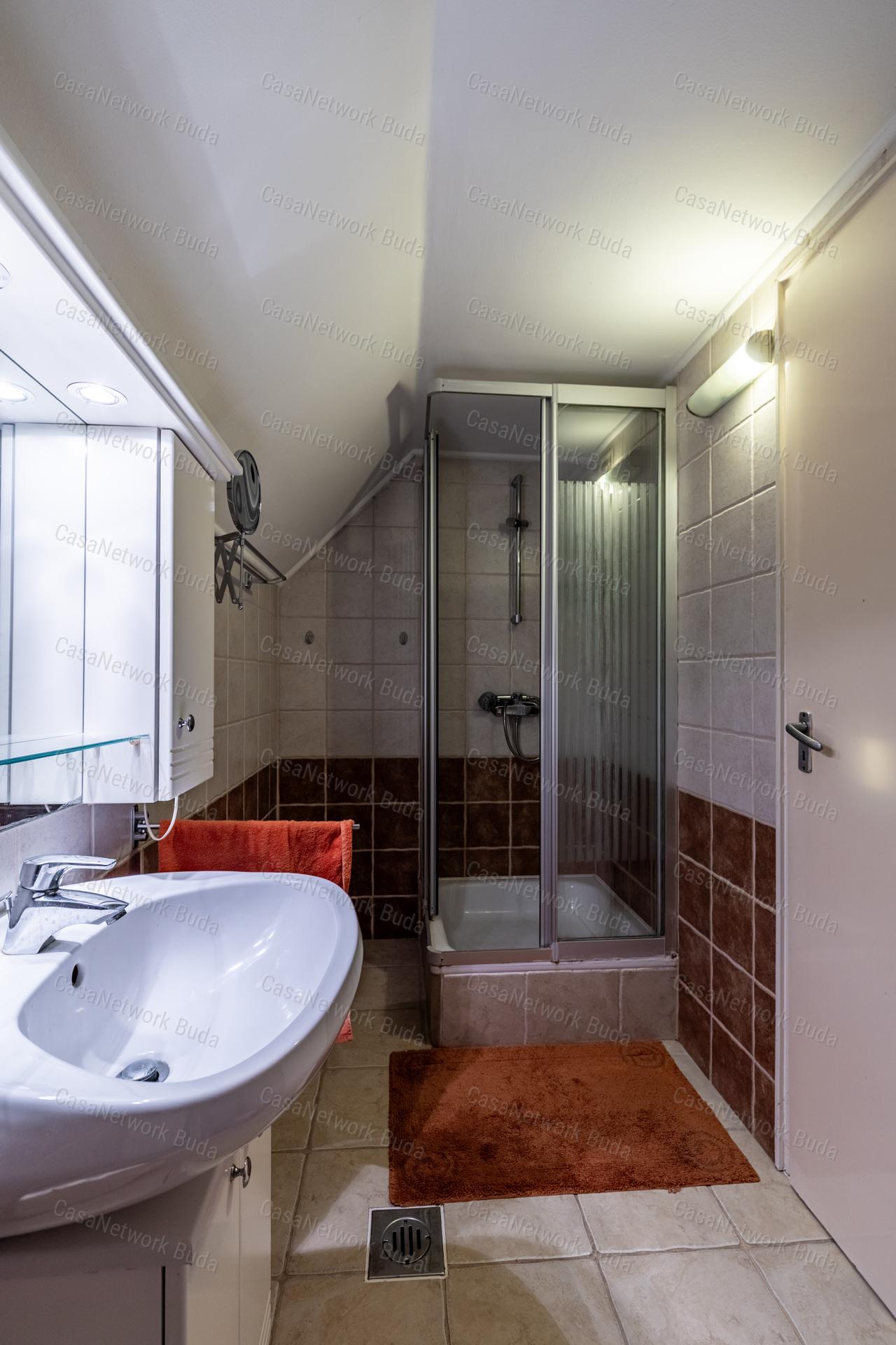 Kiadó 200 m2-es családi ház Érdligeten!
