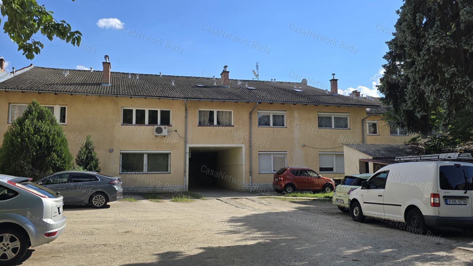 Budapest, XV.kerületben, 44 m2-es földszinti lakás eladó!