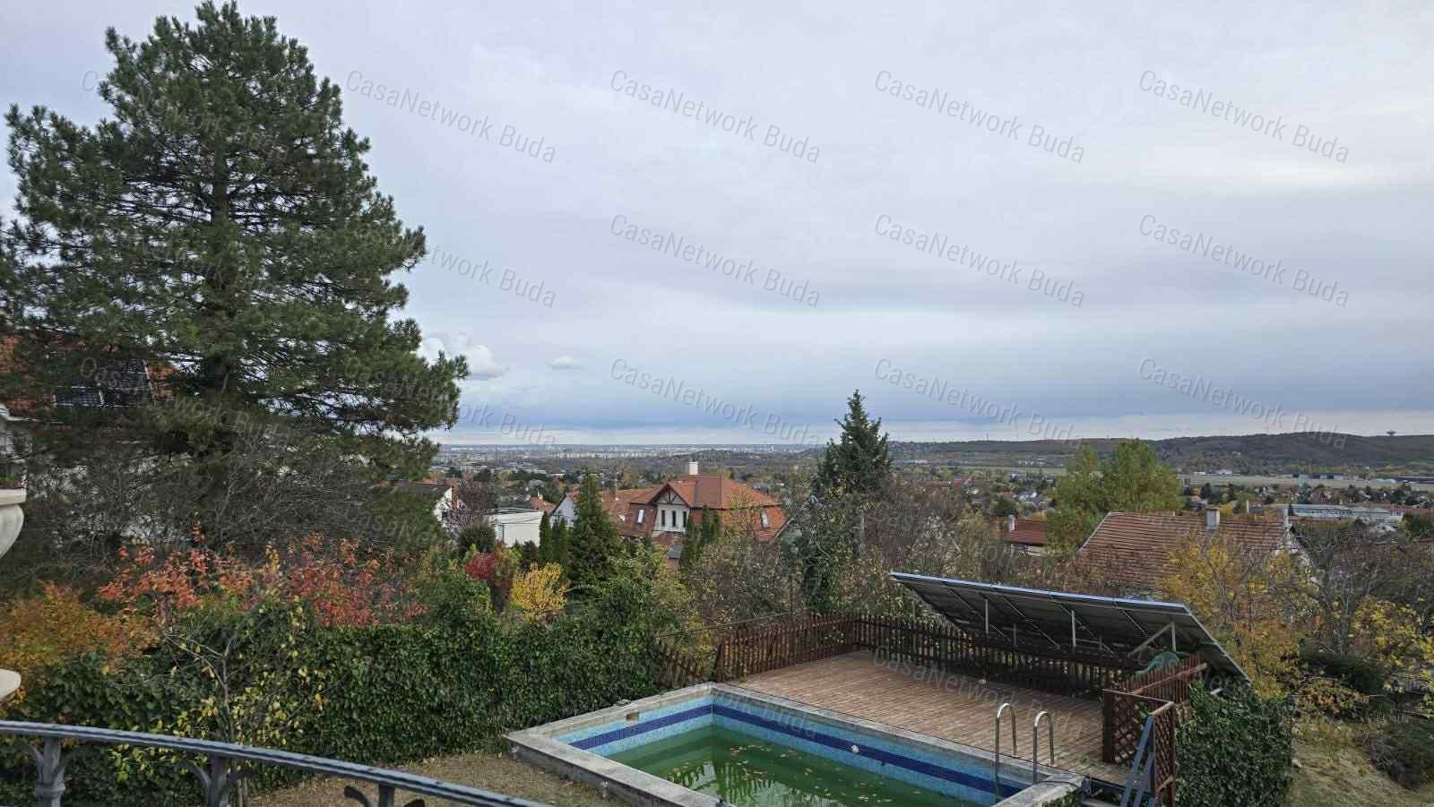 Kiadó panorámás családi ház - Budaörs