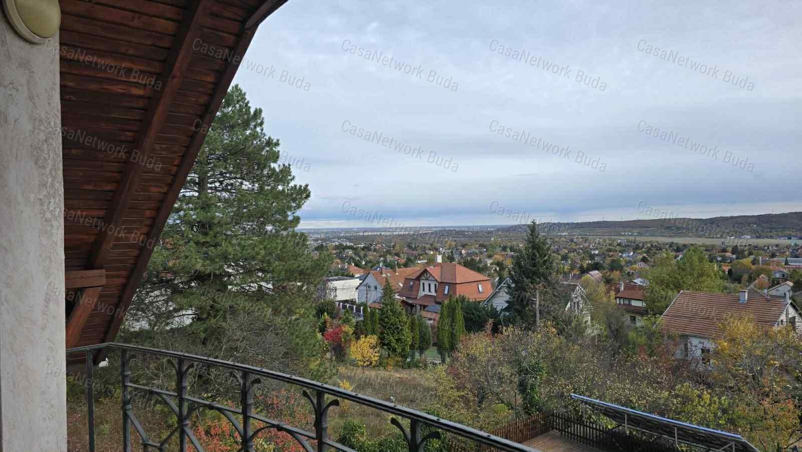 Kiadó panorámás családi ház - Budaörs