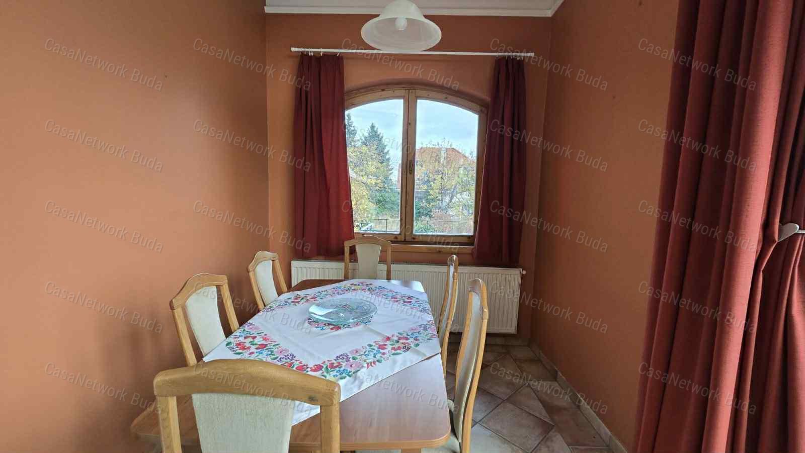 Kiadó panorámás családi ház - Budaörs