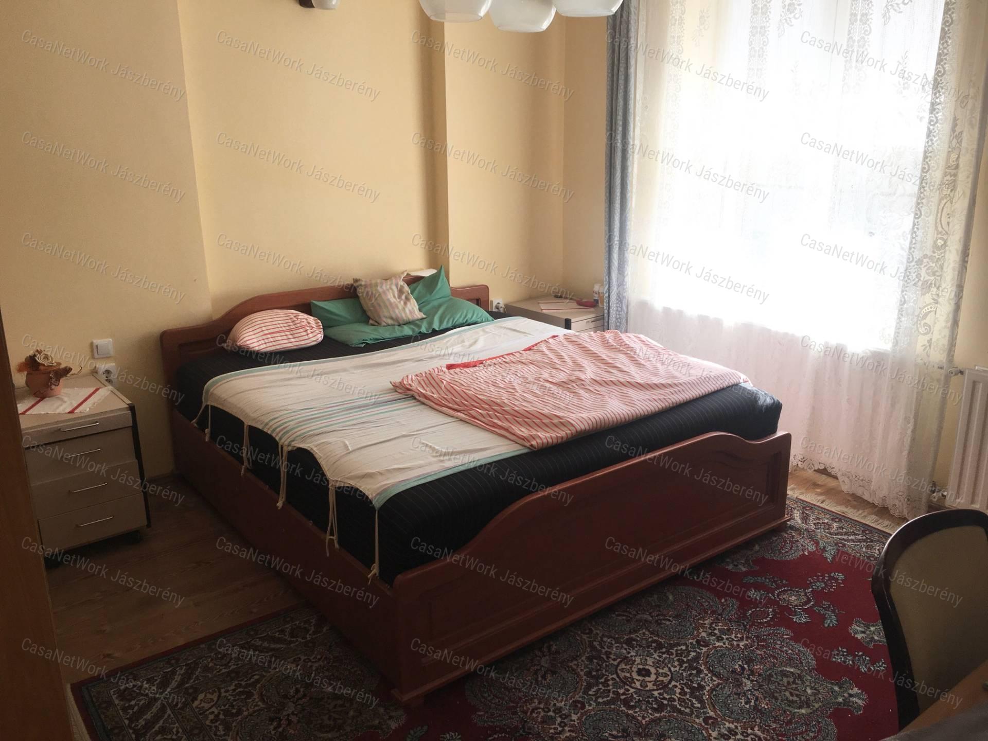 Életjáradéki konstrukcióban elérhető eladó családi ház Hevesen!