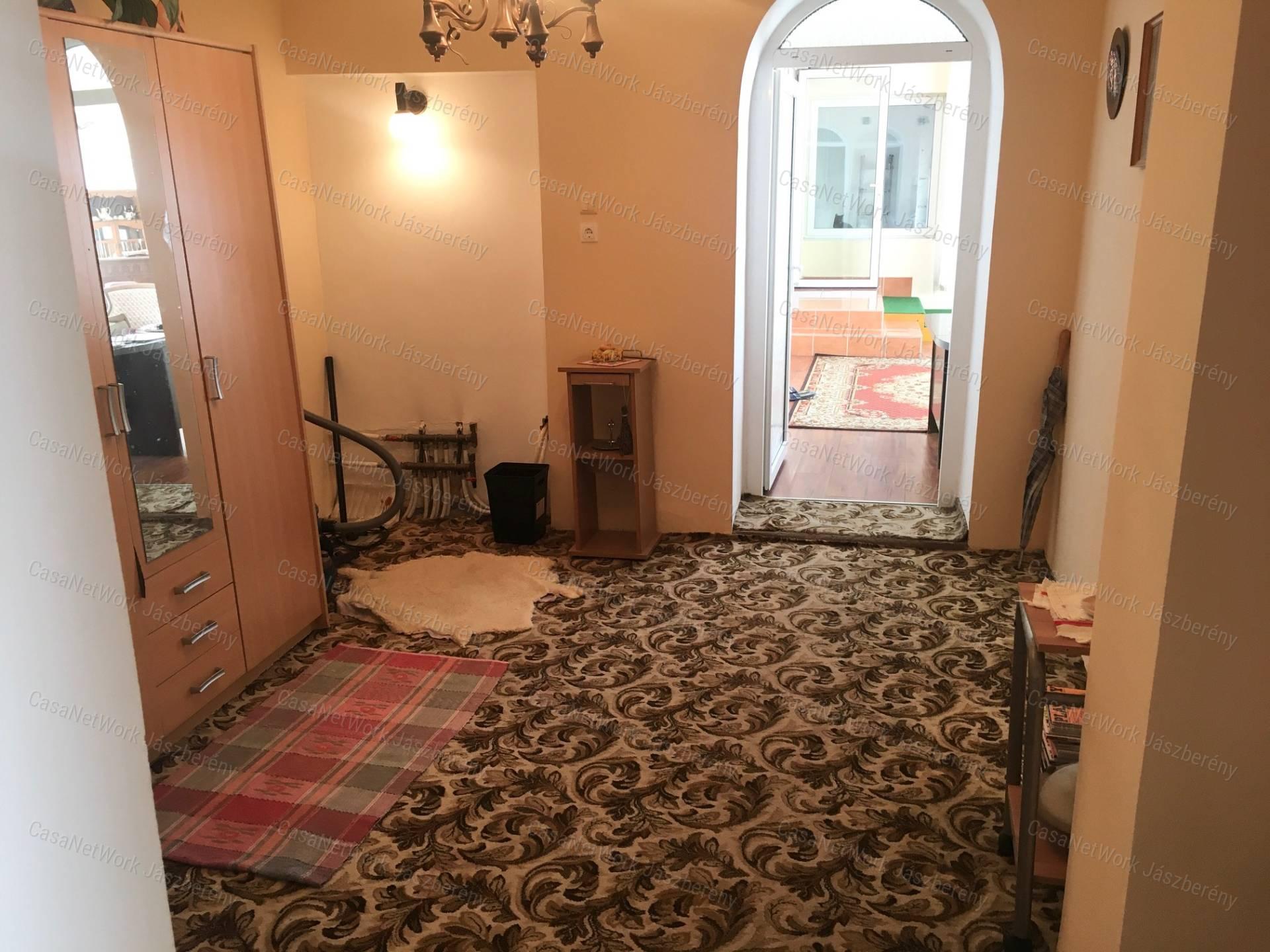 Életjáradéki konstrukcióban elérhető eladó családi ház Hevesen!