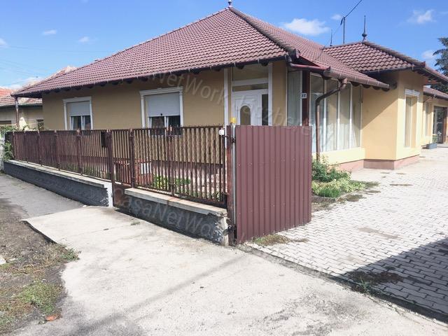 Életjáradéki konstrukcióban elérhető eladó családi ház Hevesen!