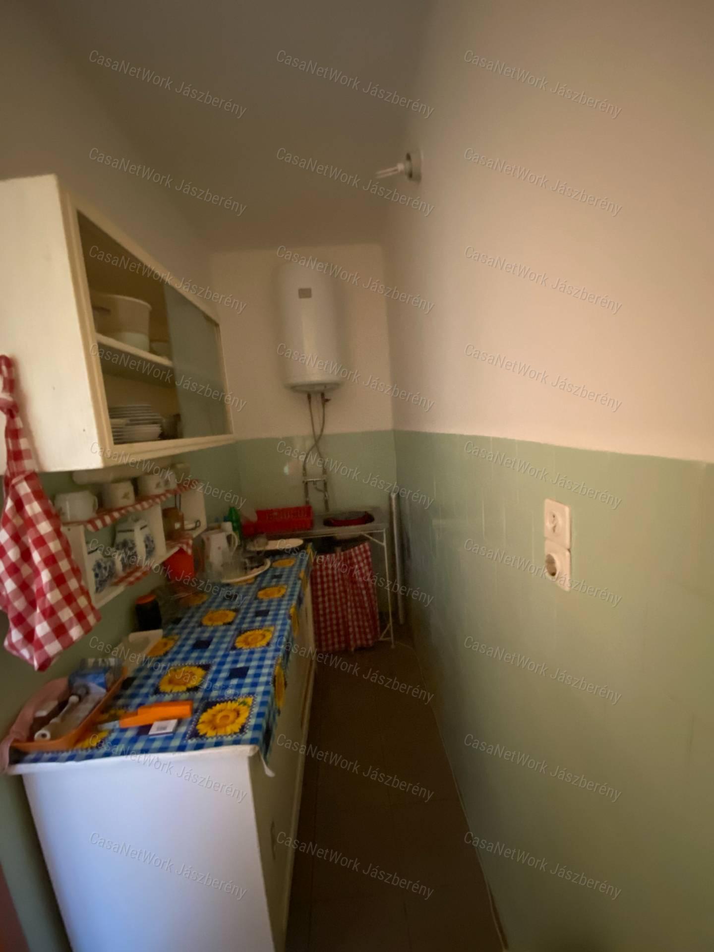 Jászszentandráson 2 szintes, 3 szobás családi ház eladó!