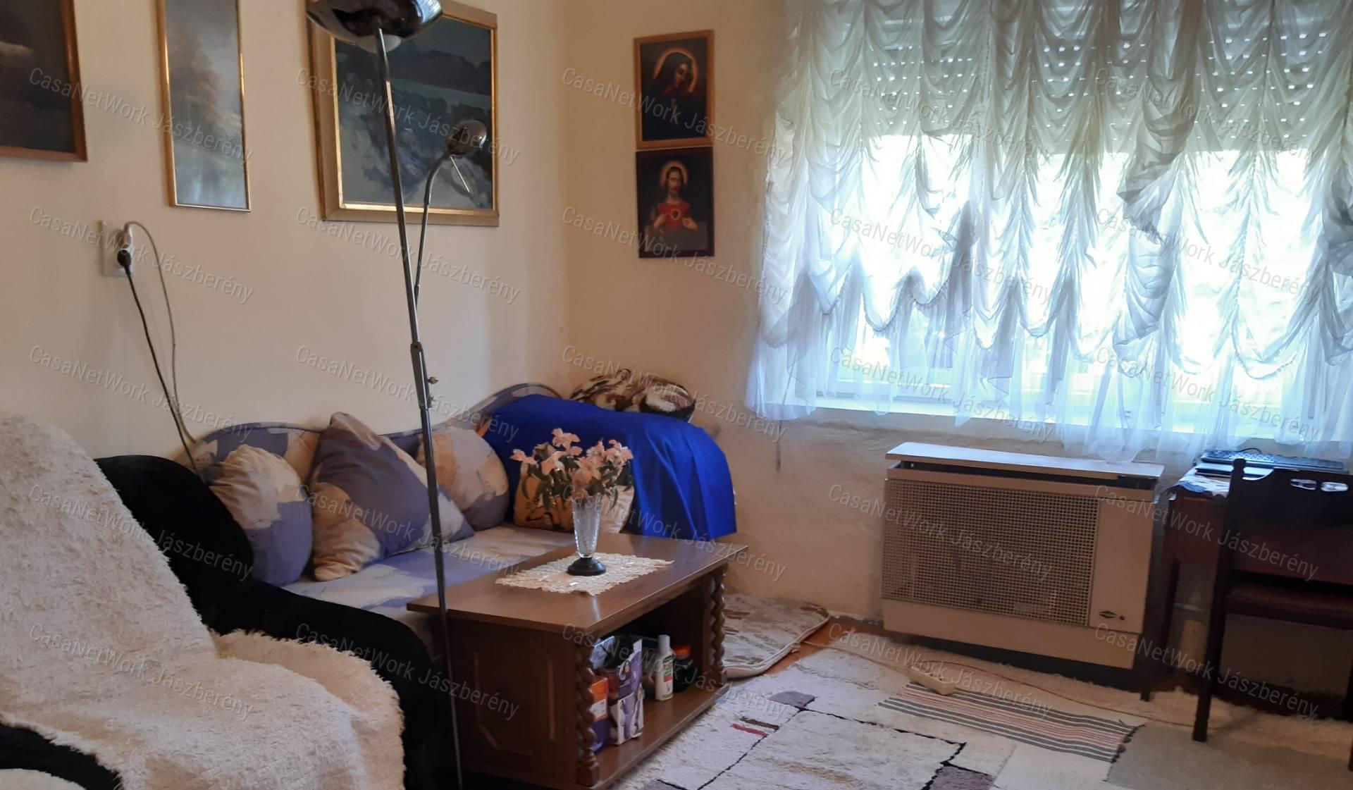 Erdőtelken 1547 nm-es telken 2 szobás családi ház eladó