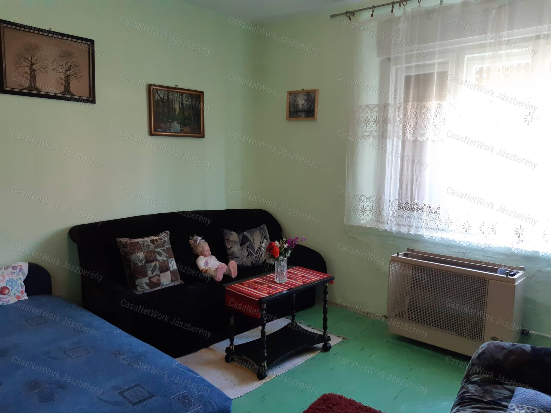 Erdőtelken 1547 nm-es telken 2 szobás családi ház eladó