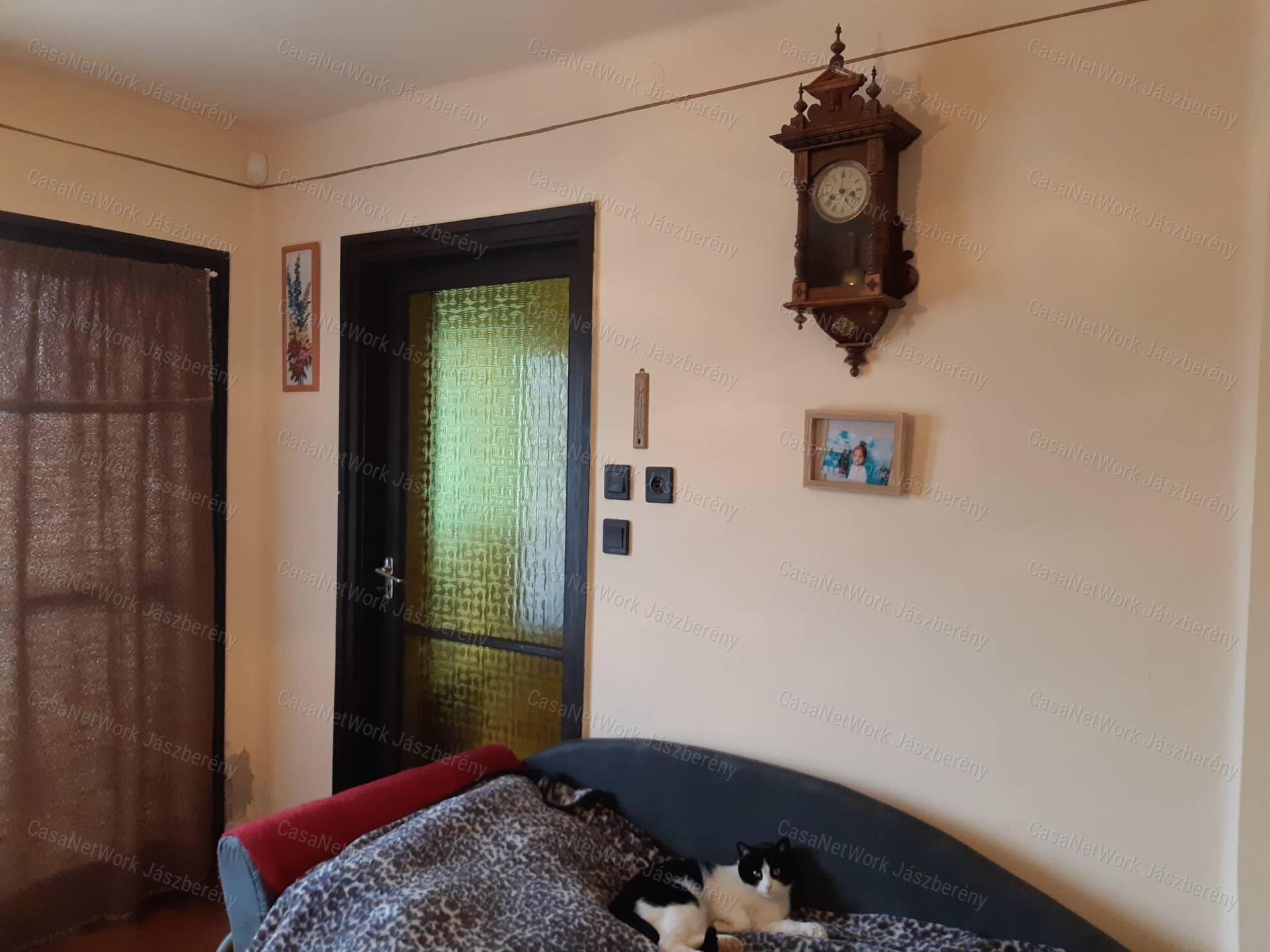 Heves, Ötödrészen eladó egy 5618 nm-es telken lévő kis birtok
