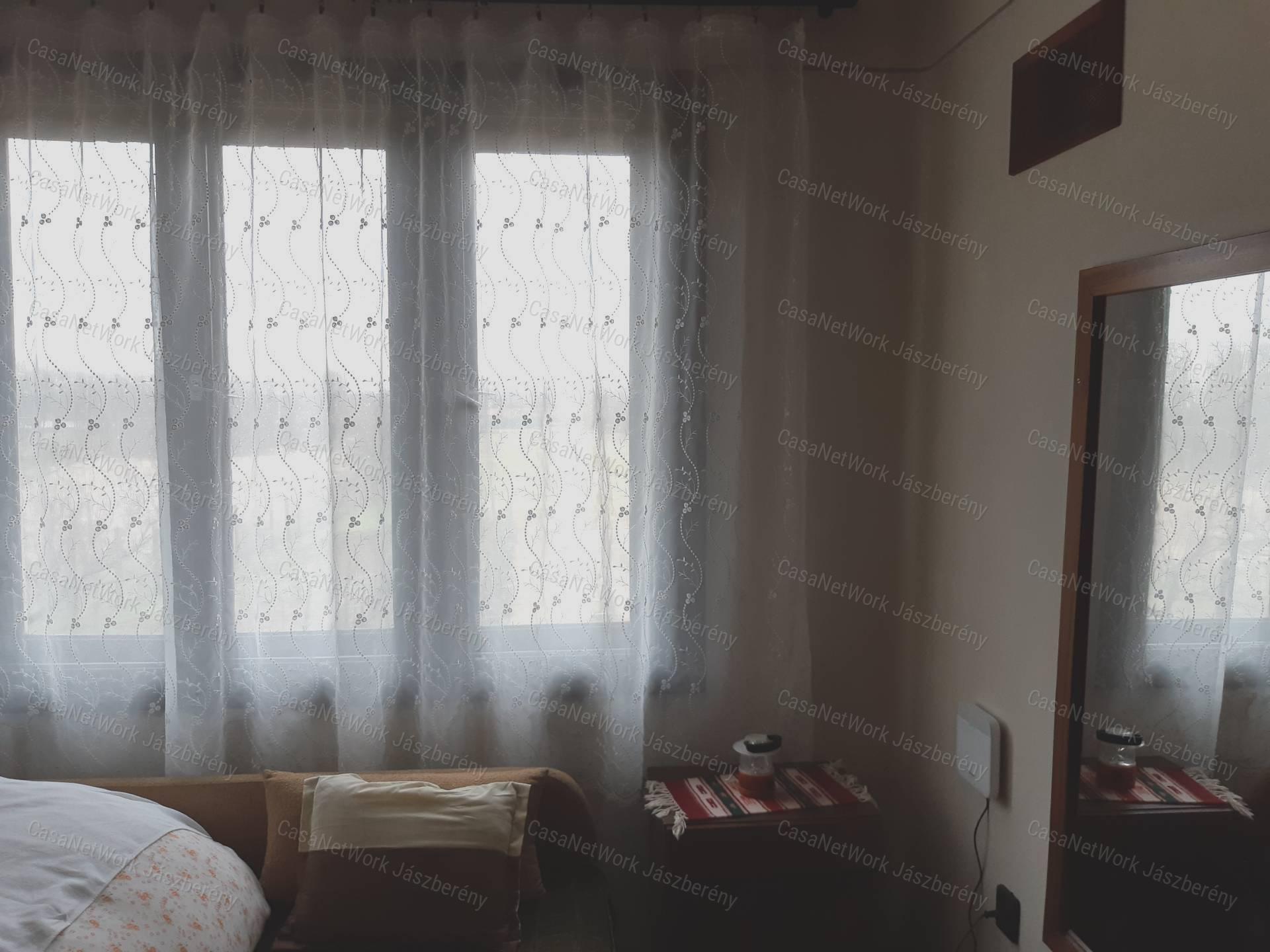 Heves, Ötödrészen eladó egy 5618 nm-es telken lévő kis birtok