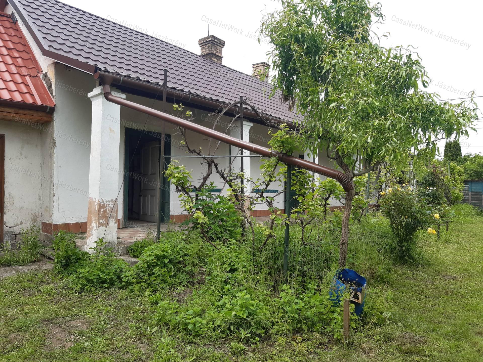 2 szobás, 65 nm-es családi ház Jászfelsőszentgyörgyön eladó!