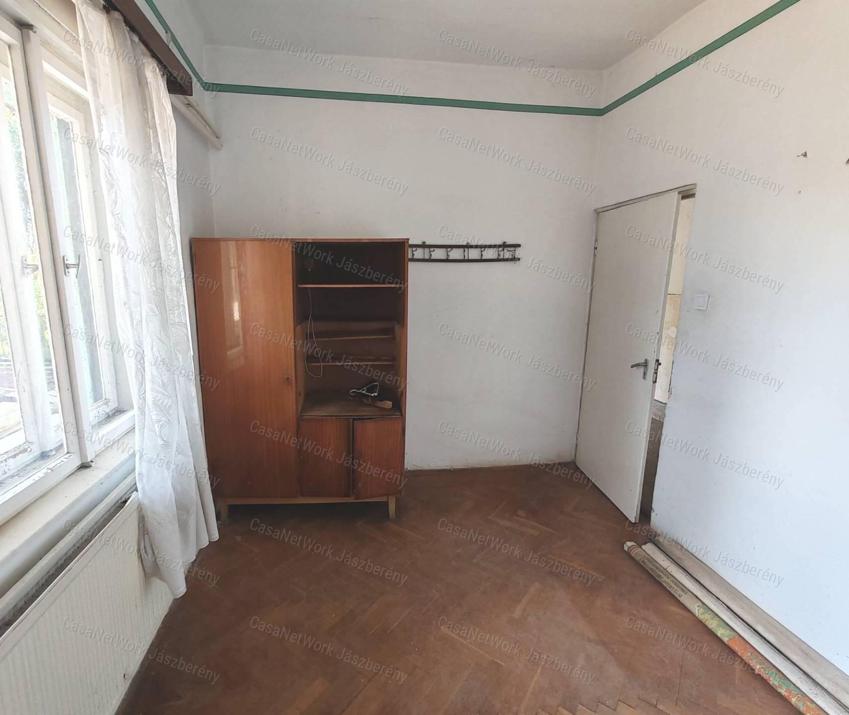 Kápolnán eladó egy nagyszerű adottságokkal rendelkező telephely!