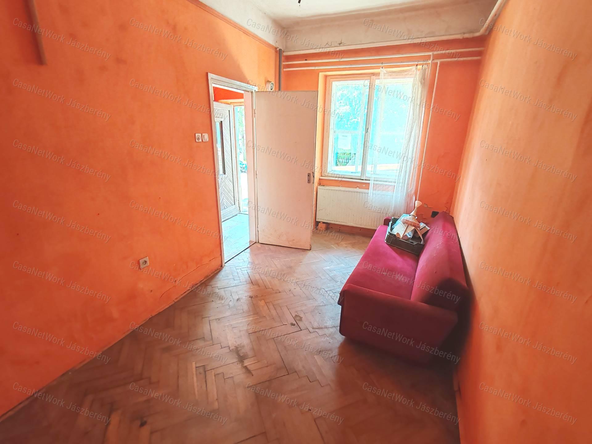 Kápolnán eladó egy nagyszerű adottságokkal rendelkező telephely!