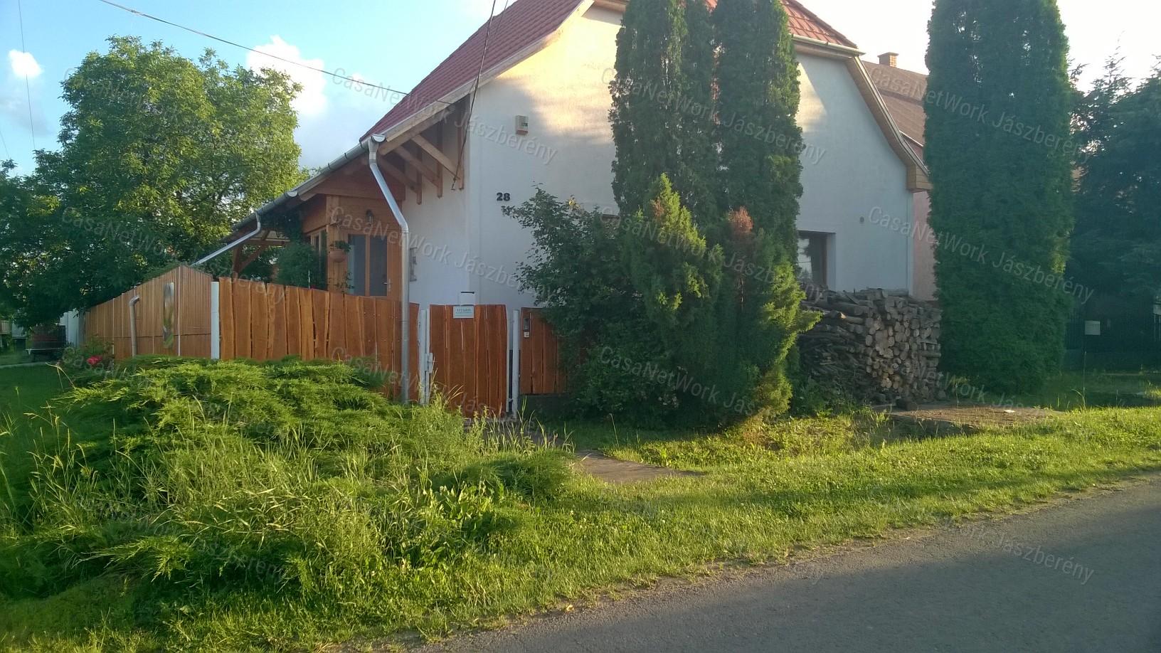Gyönyörű vidéken családi ház, borászat és szőlőfeldolgozó üzem eladó