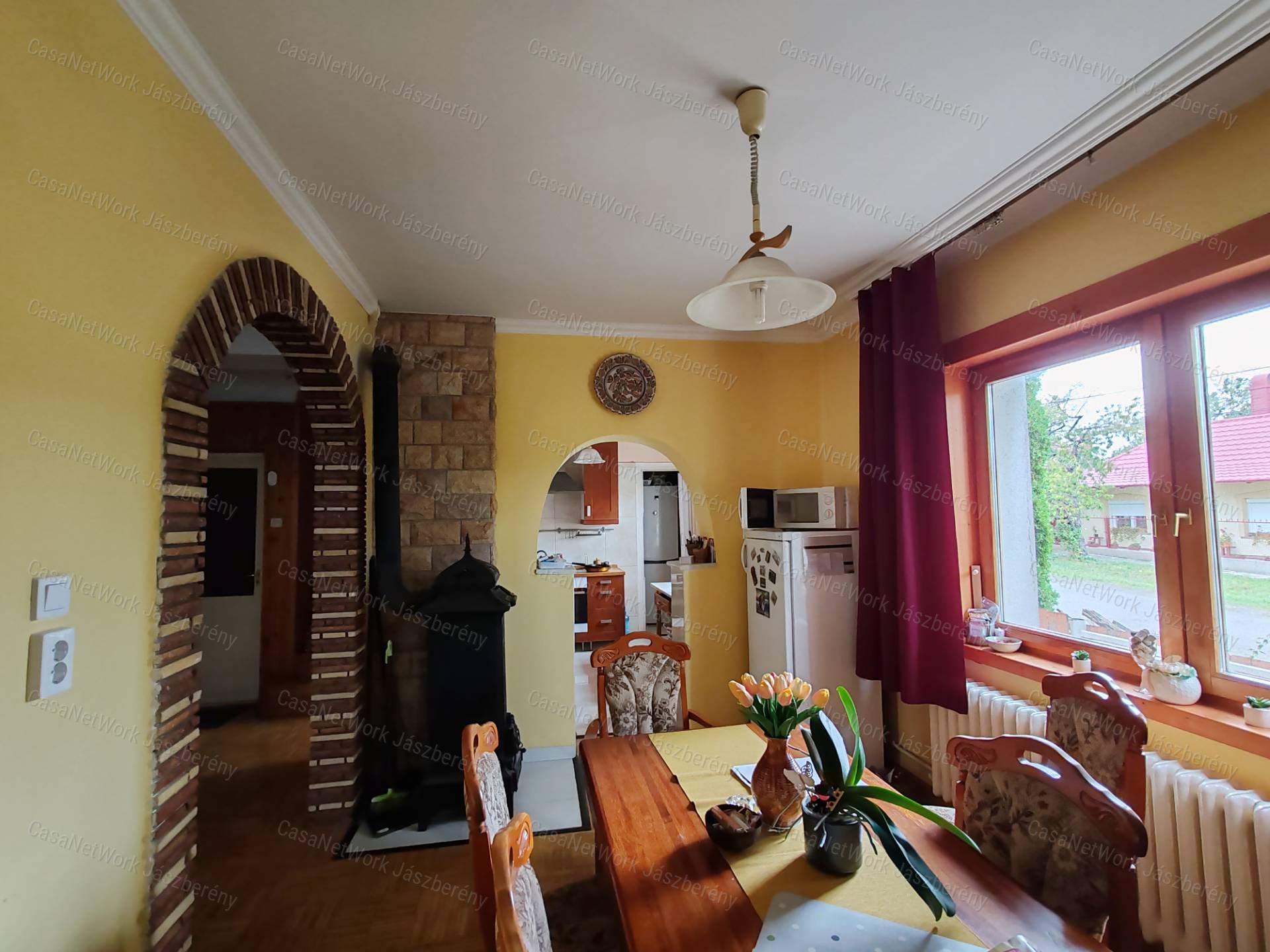 Gyönyörű vidéken családi ház, borászat és szőlőfeldolgozó üzem eladó