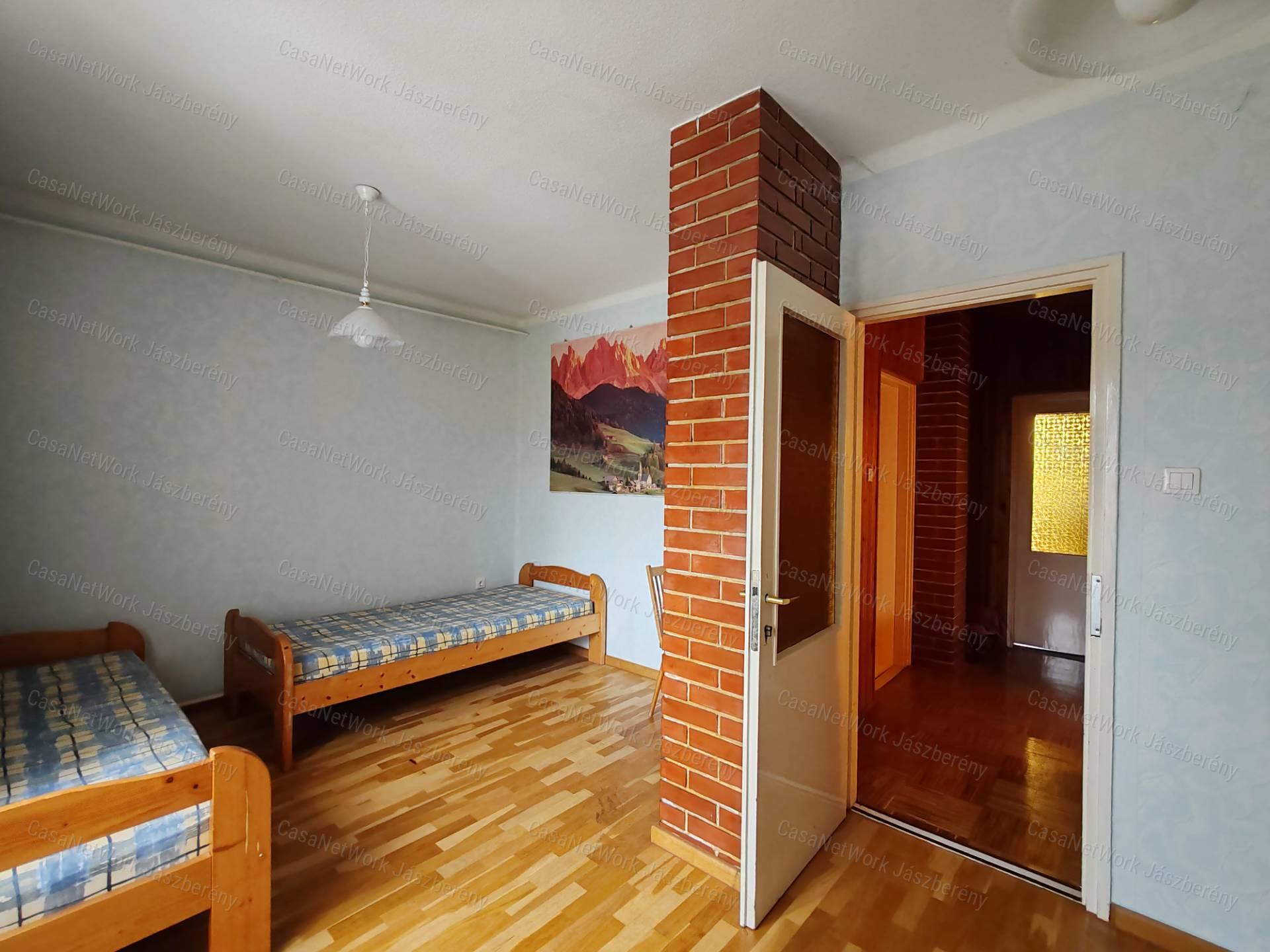 Gyönyörű vidéken családi ház, borászat és szőlőfeldolgozó üzem eladó