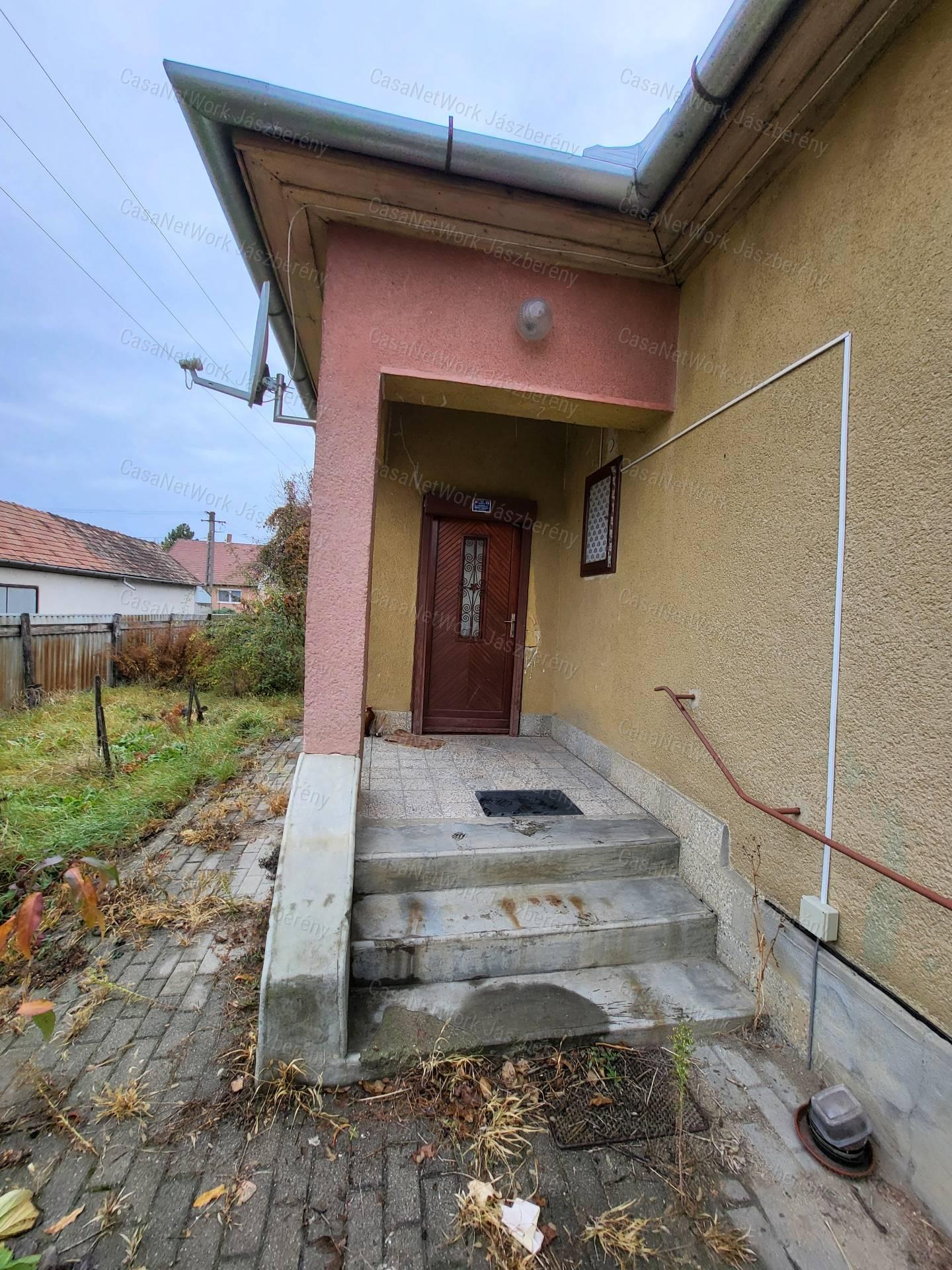 Eladó családi ház Jászapátin
