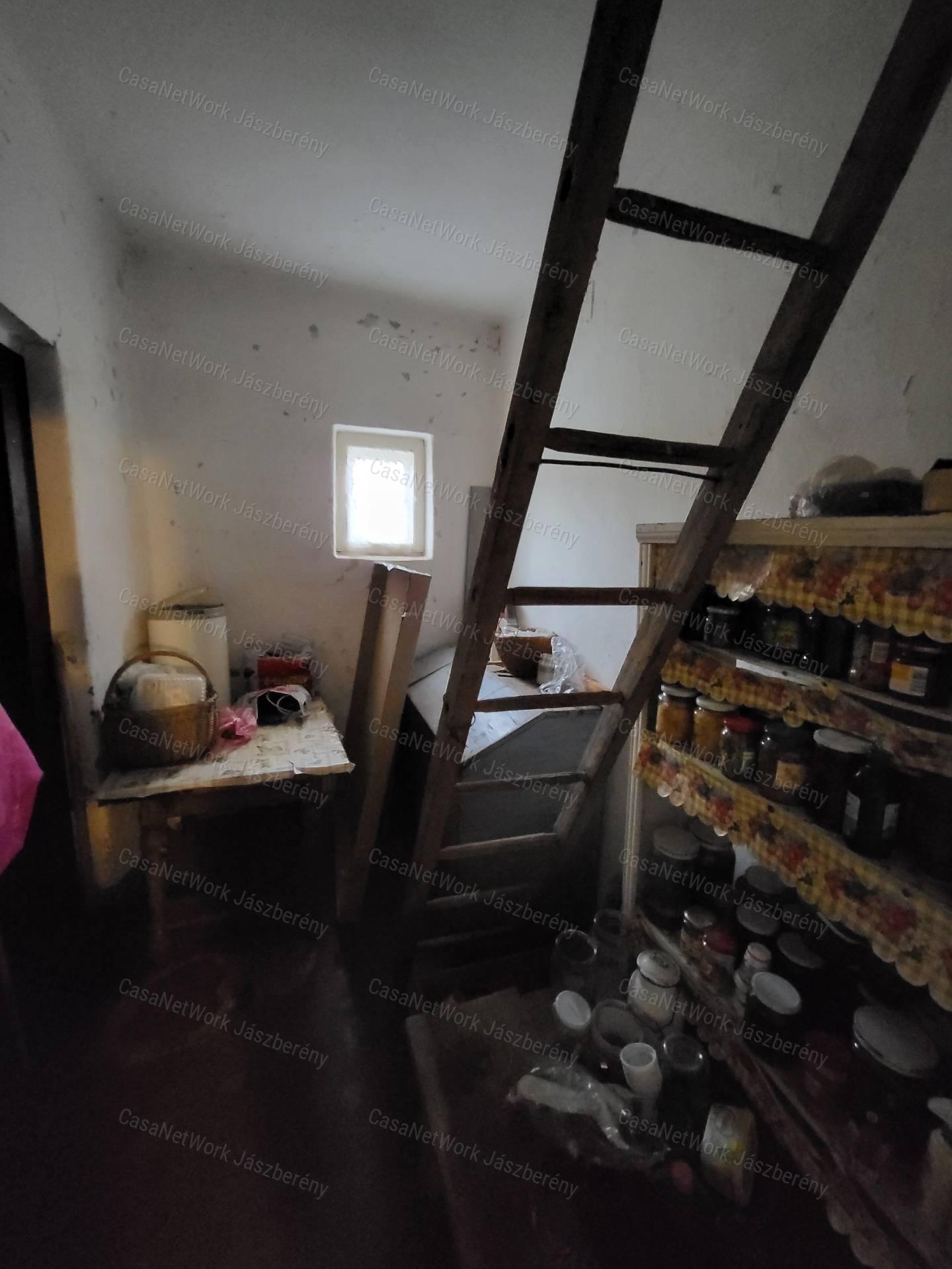 Eladó családi ház Jászapátin
