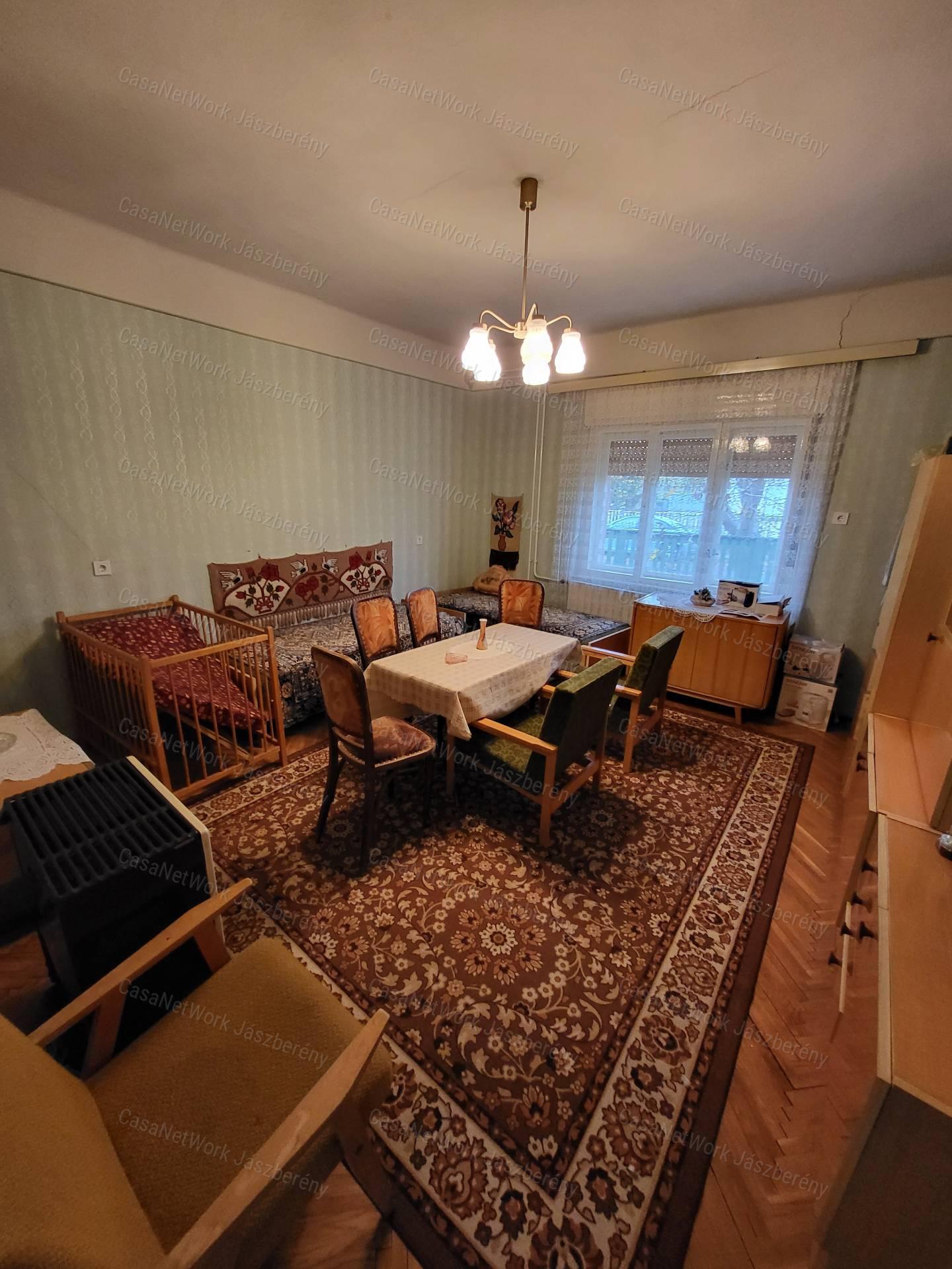 Eladó családi ház Jászapátin