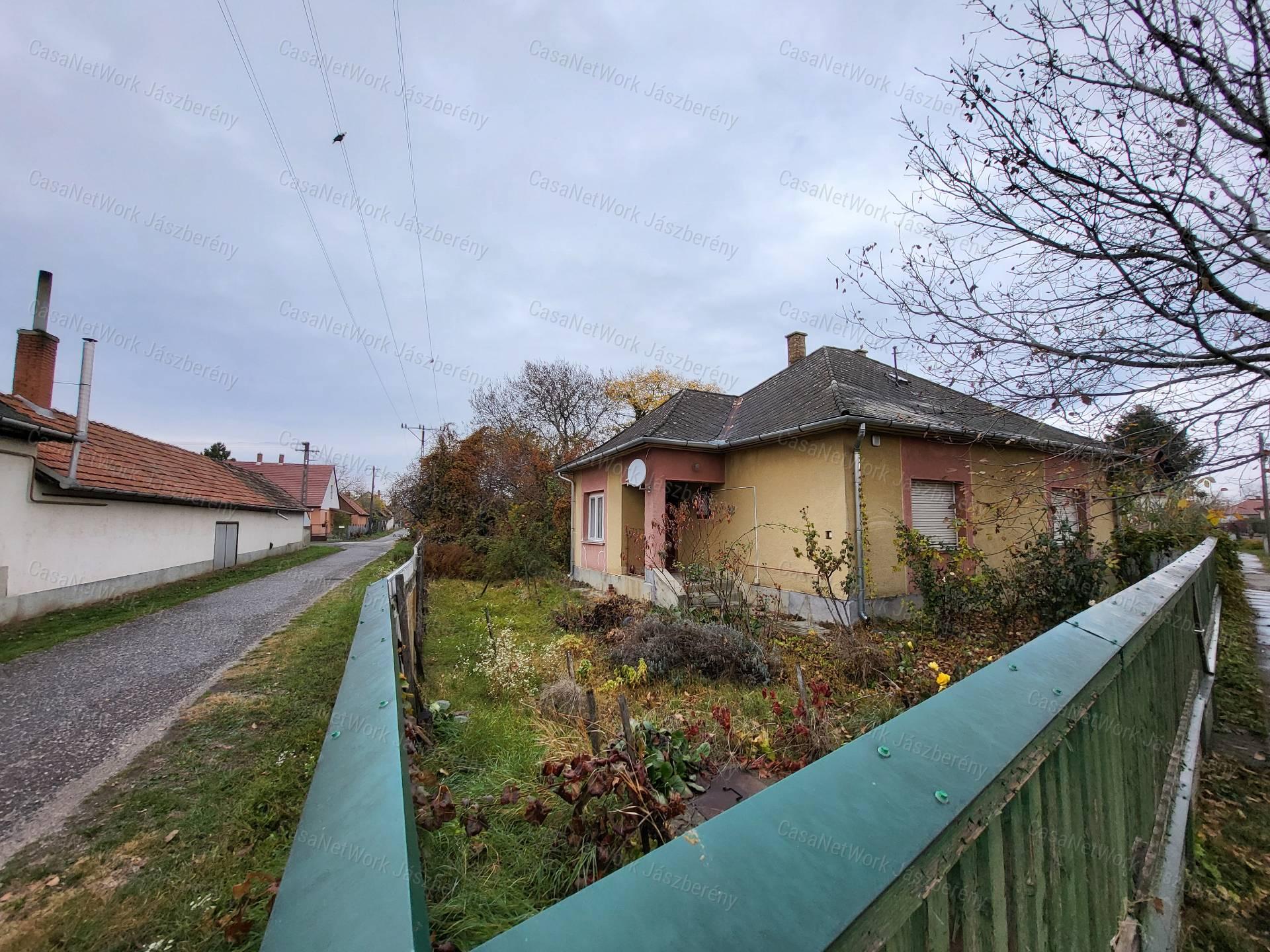Eladó családi ház Jászapátin