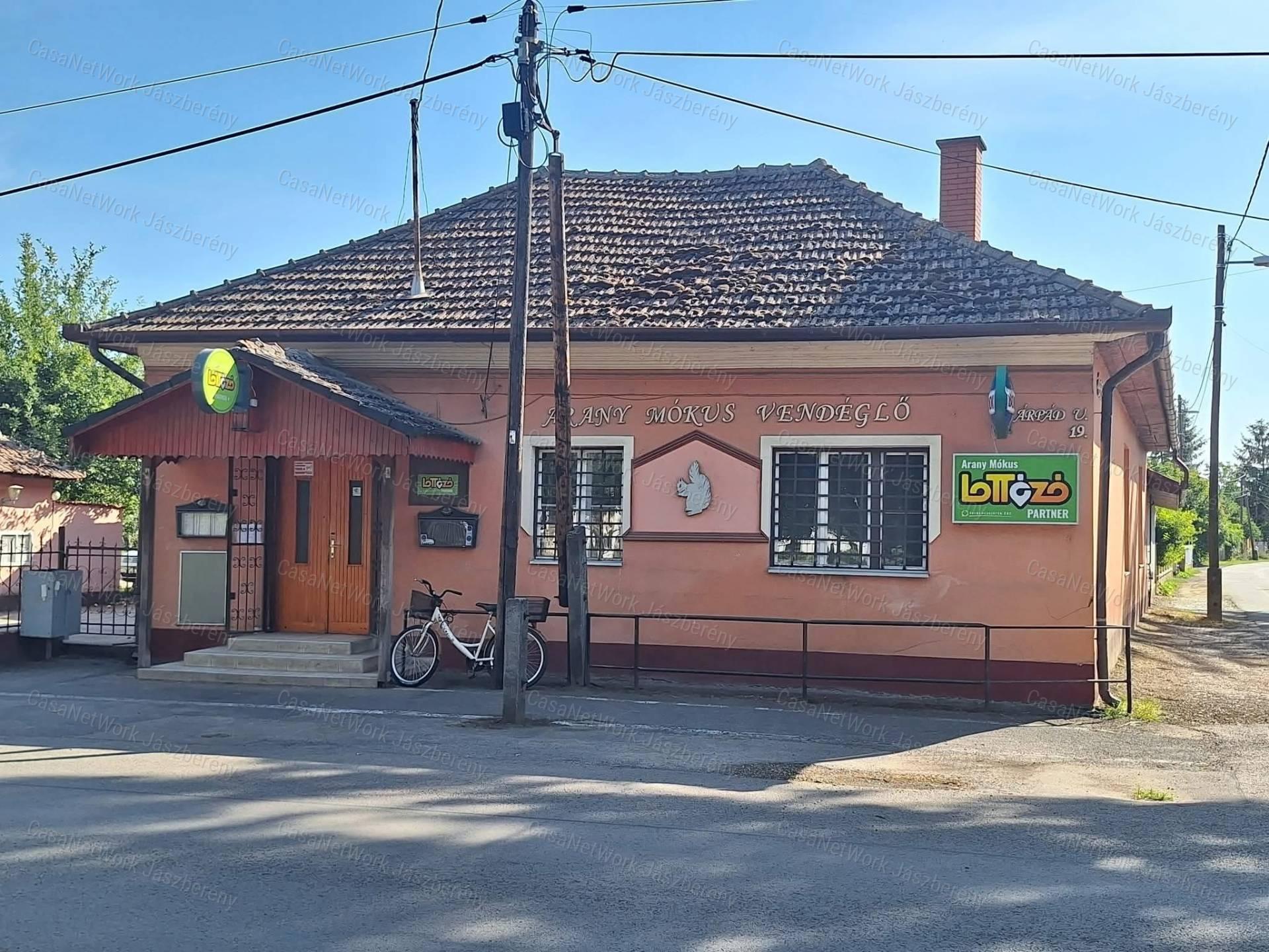 Tarnaméra központjában 166 nm-es, melegkonyhás vendéglátó üzlet eladó!