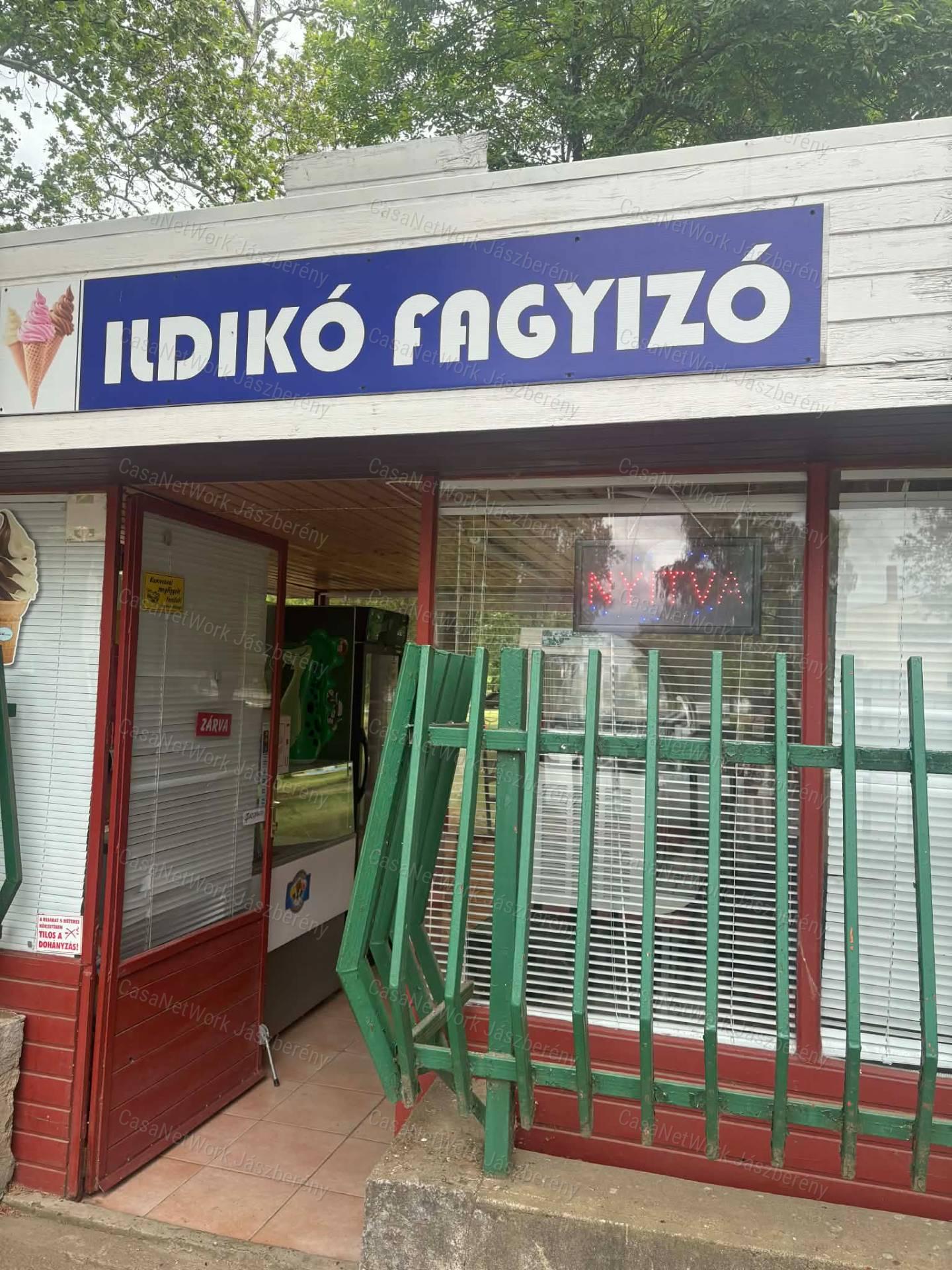 Jászszentandrás strandon teljes berendezéssel eladó kávézó/fagylaltozó