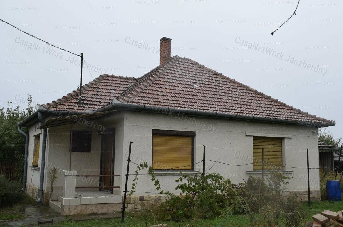 Visznek községben 72 nm-es, felújítás alatt álló családi ház eladó!