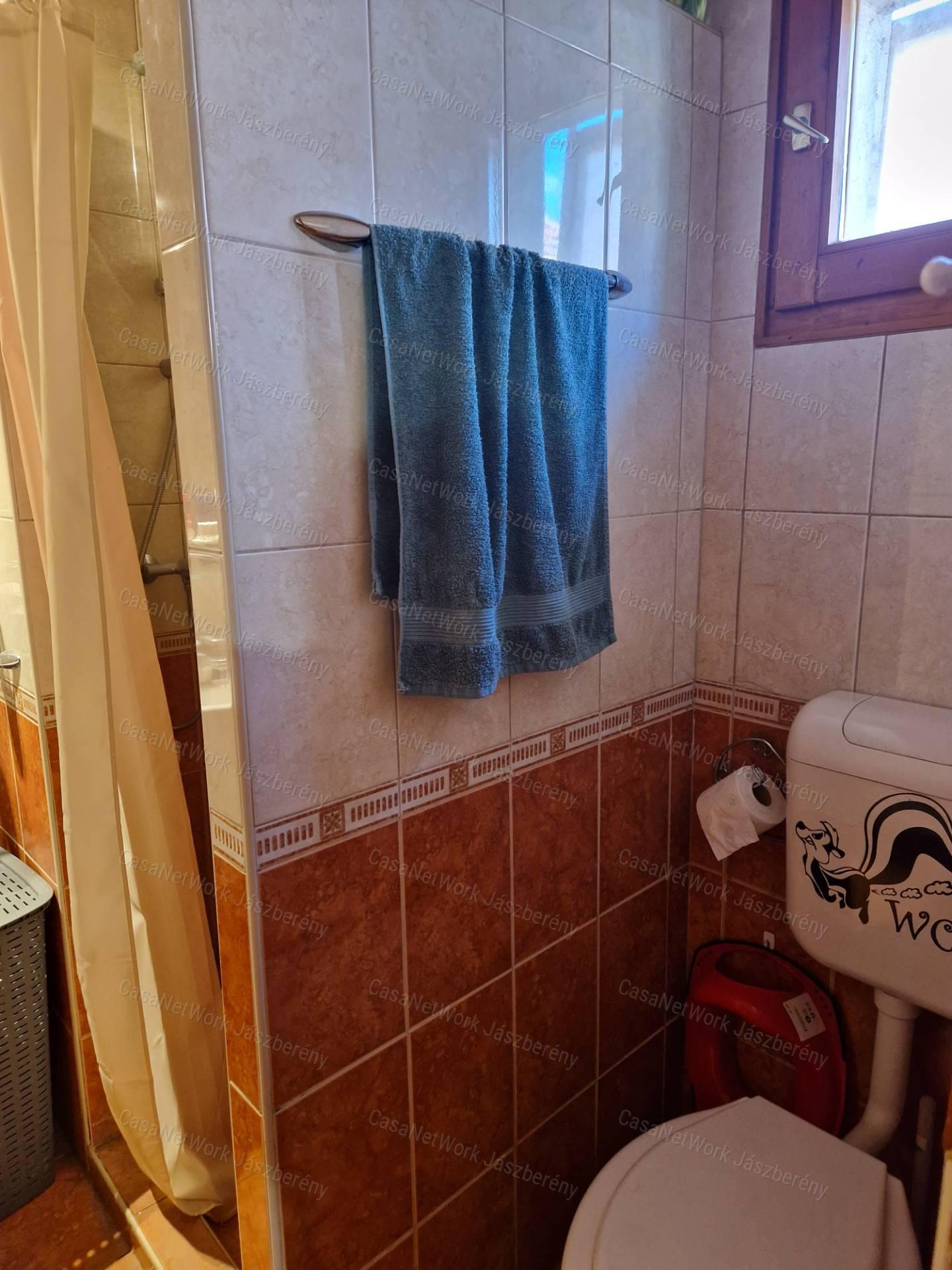 Jászberényben két különálló ház egy telken eladó!