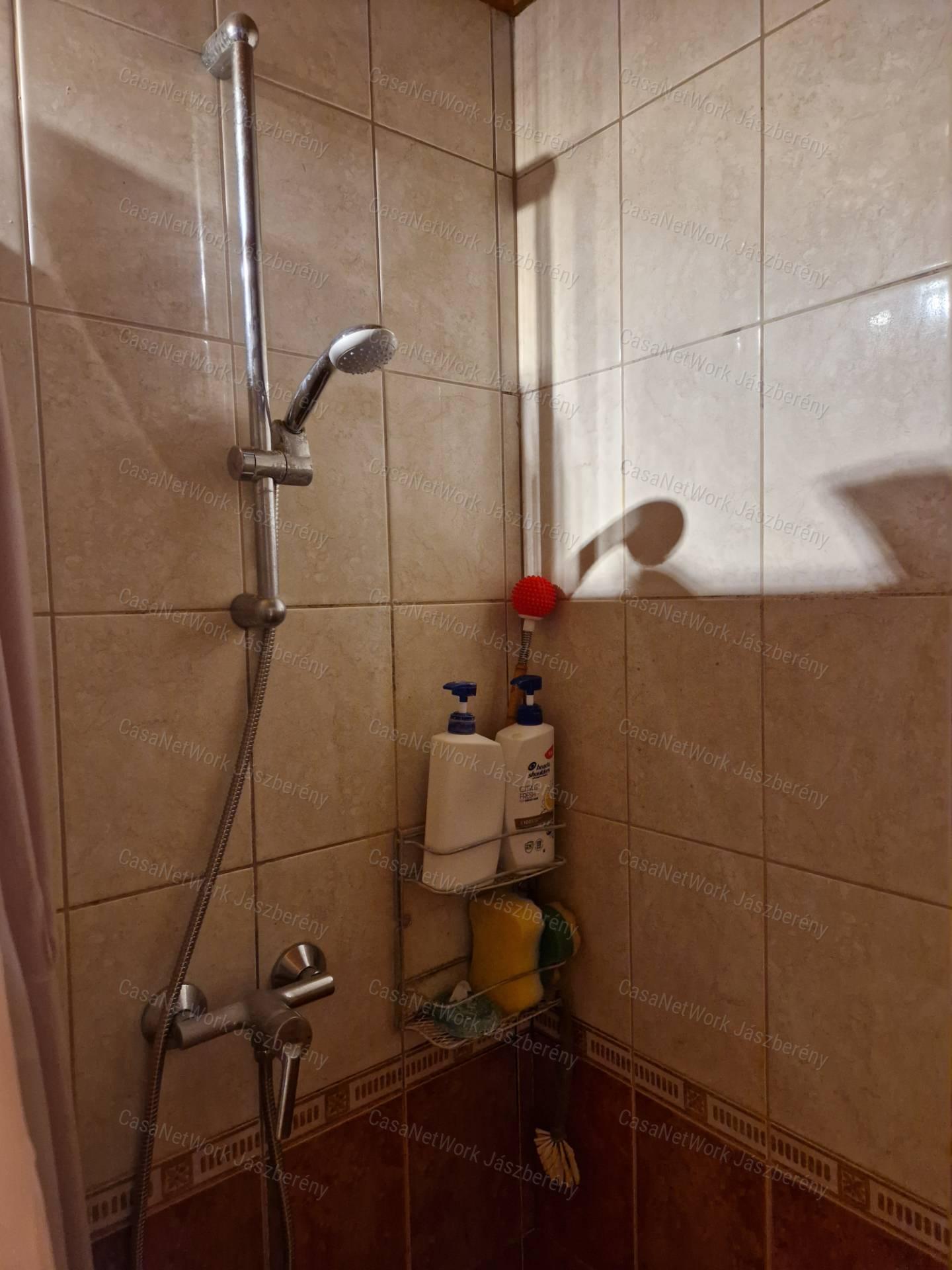 Jászberényben két különálló ház egy telken eladó!