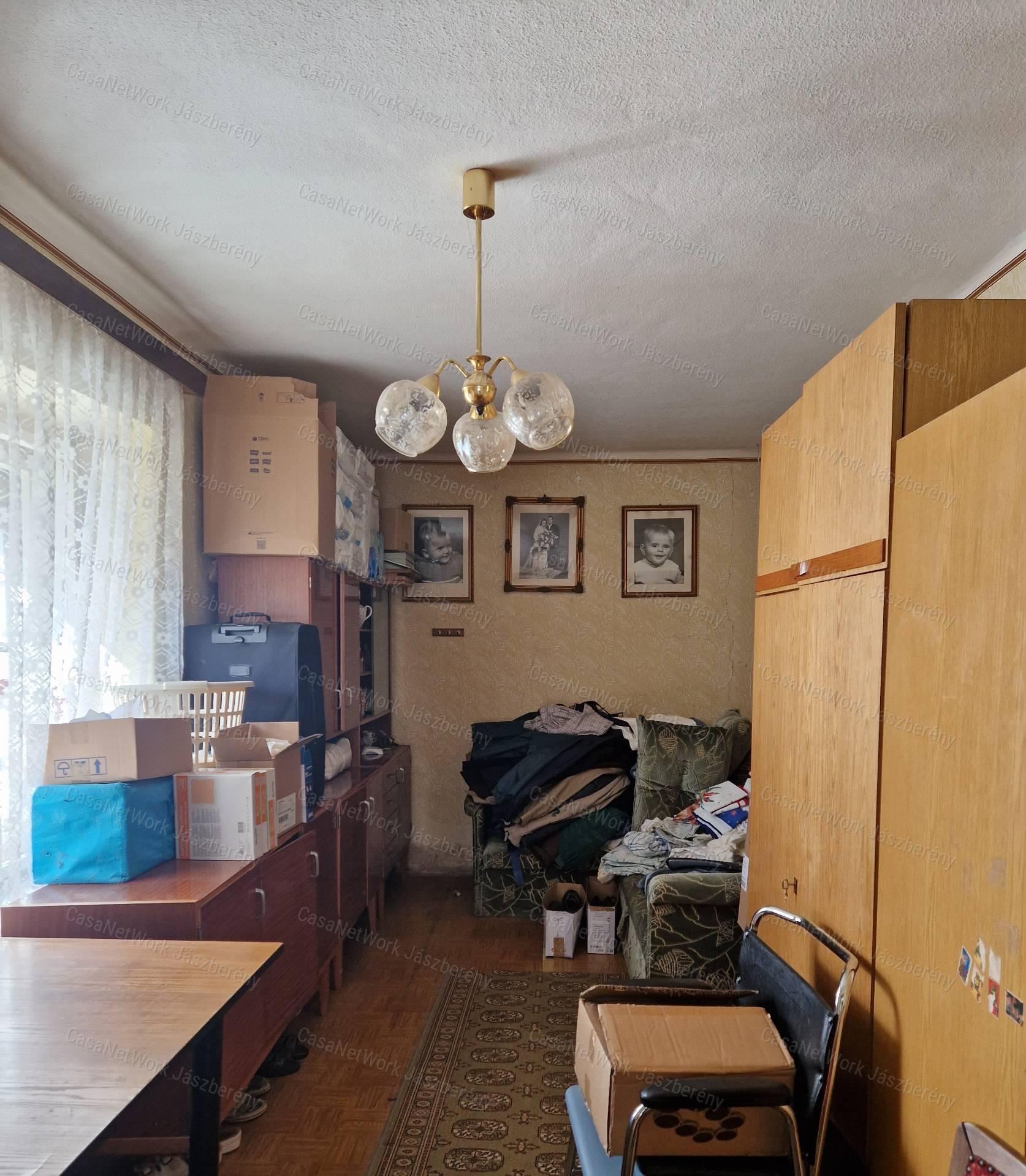 Jászberényben két különálló ház egy telken eladó!