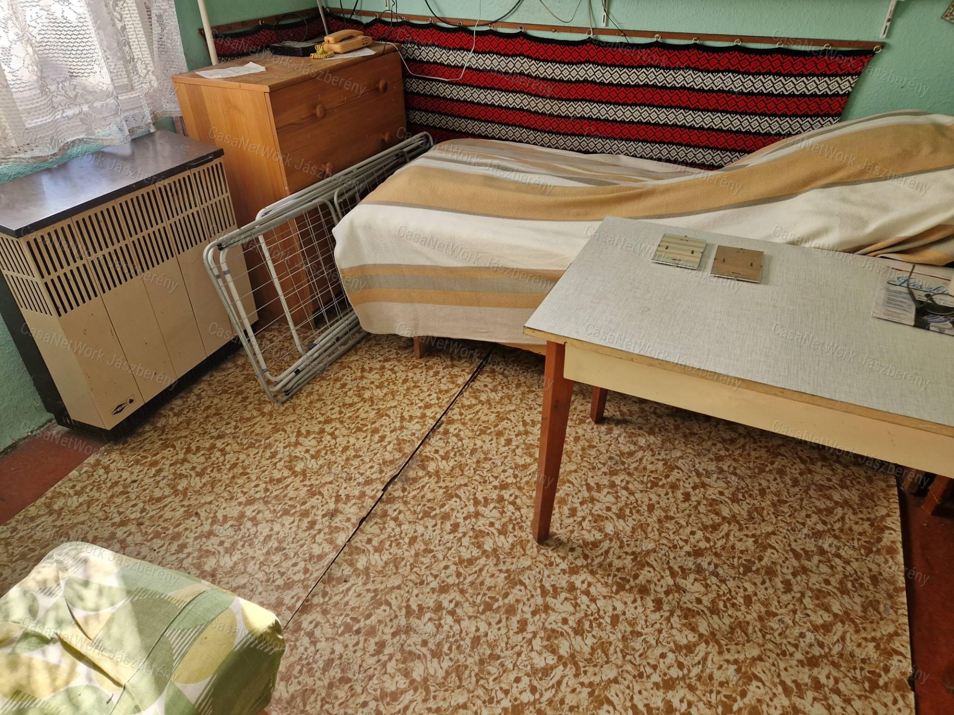 Jászberényben két különálló ház egy telken eladó!