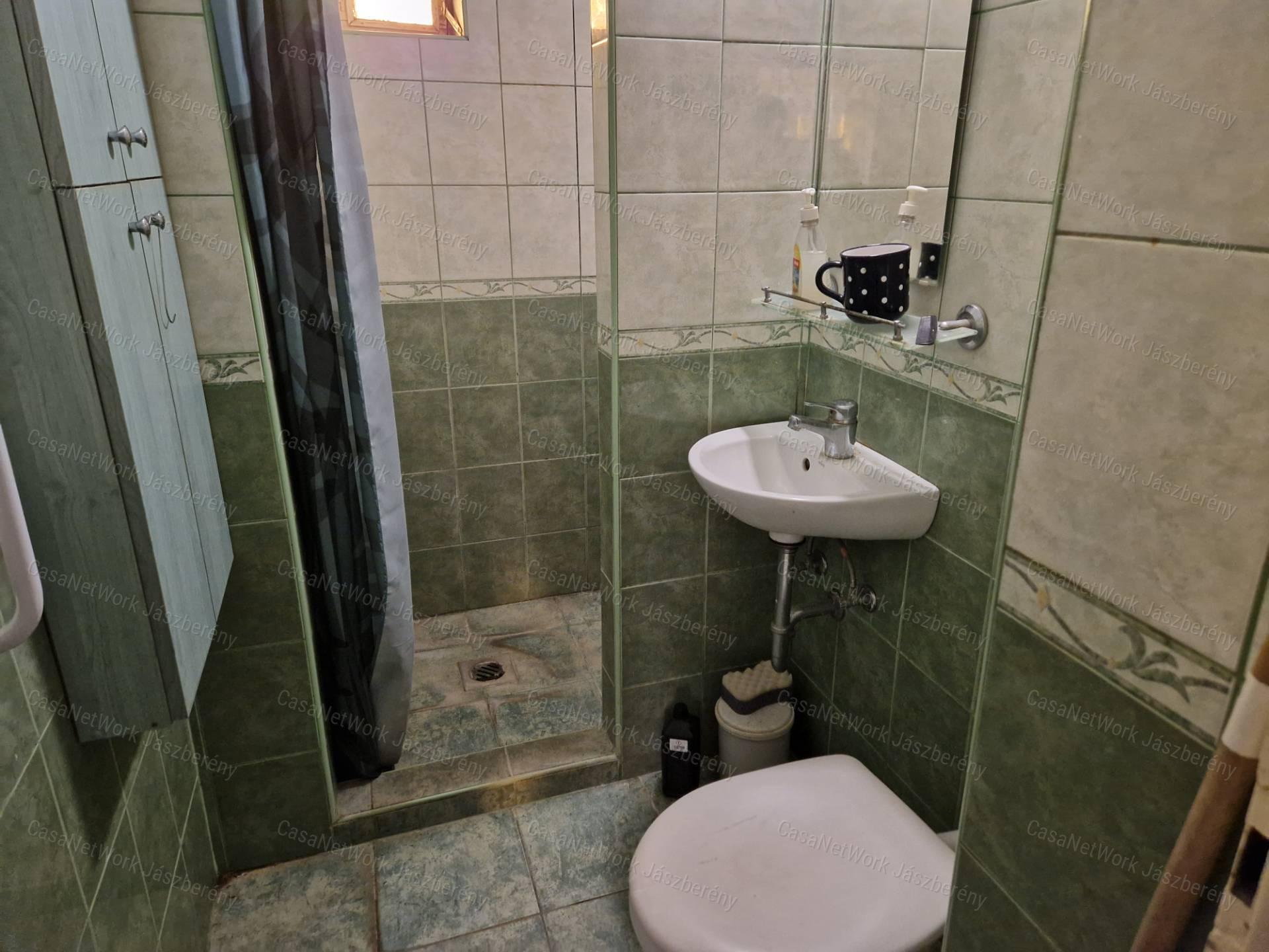 Jászberényben két különálló ház egy telken eladó!
