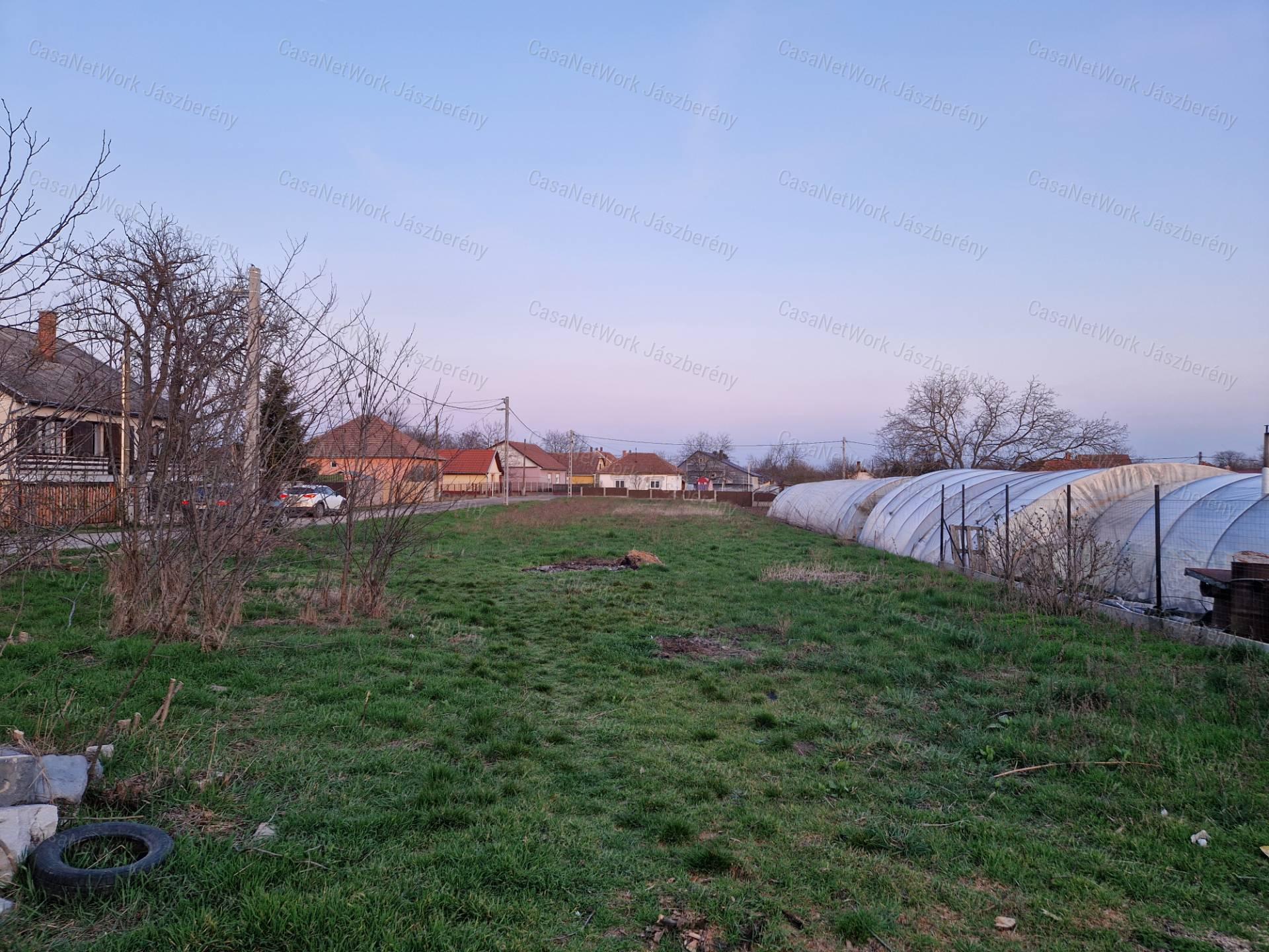 Pusztamonostoron 74 nm-es, 2 szobás parasztház eladó