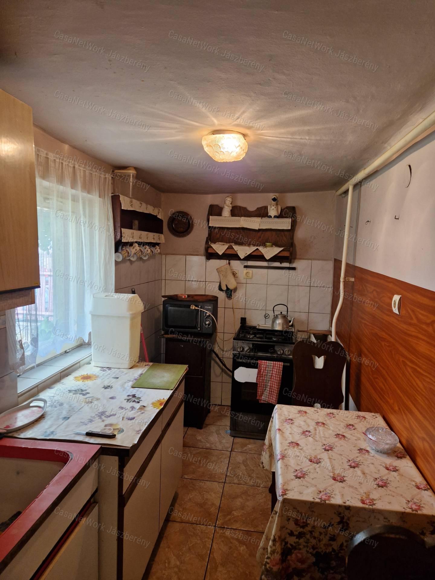 Jászkiséren 55 nm-es, 2 szobás családi ház eladó!