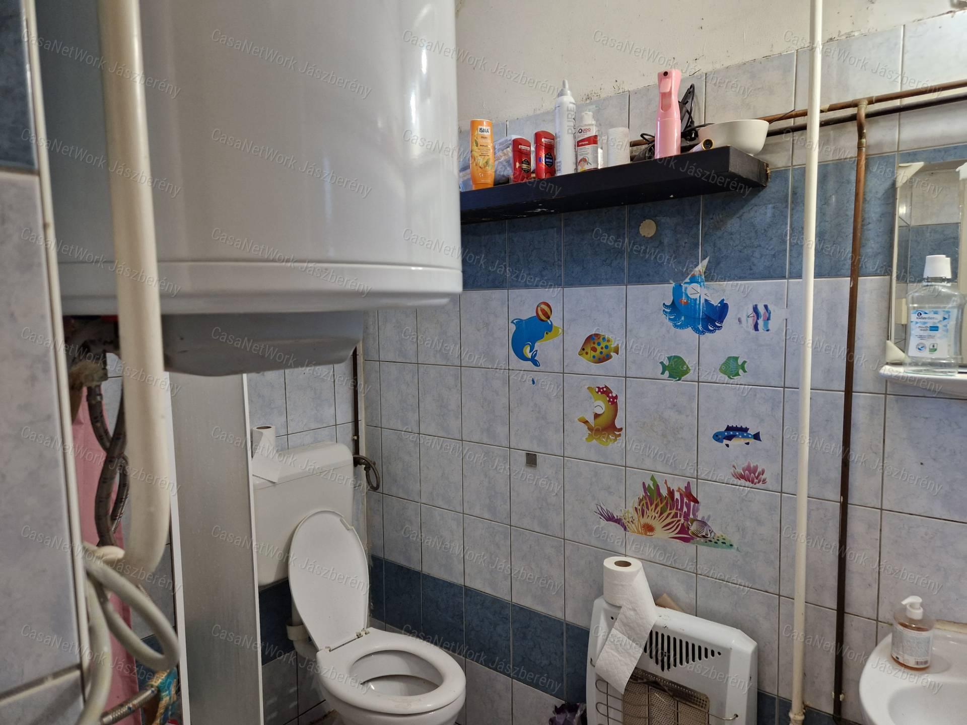 Erken, 79 nm-es, 3 szobás családi ház eladó!
