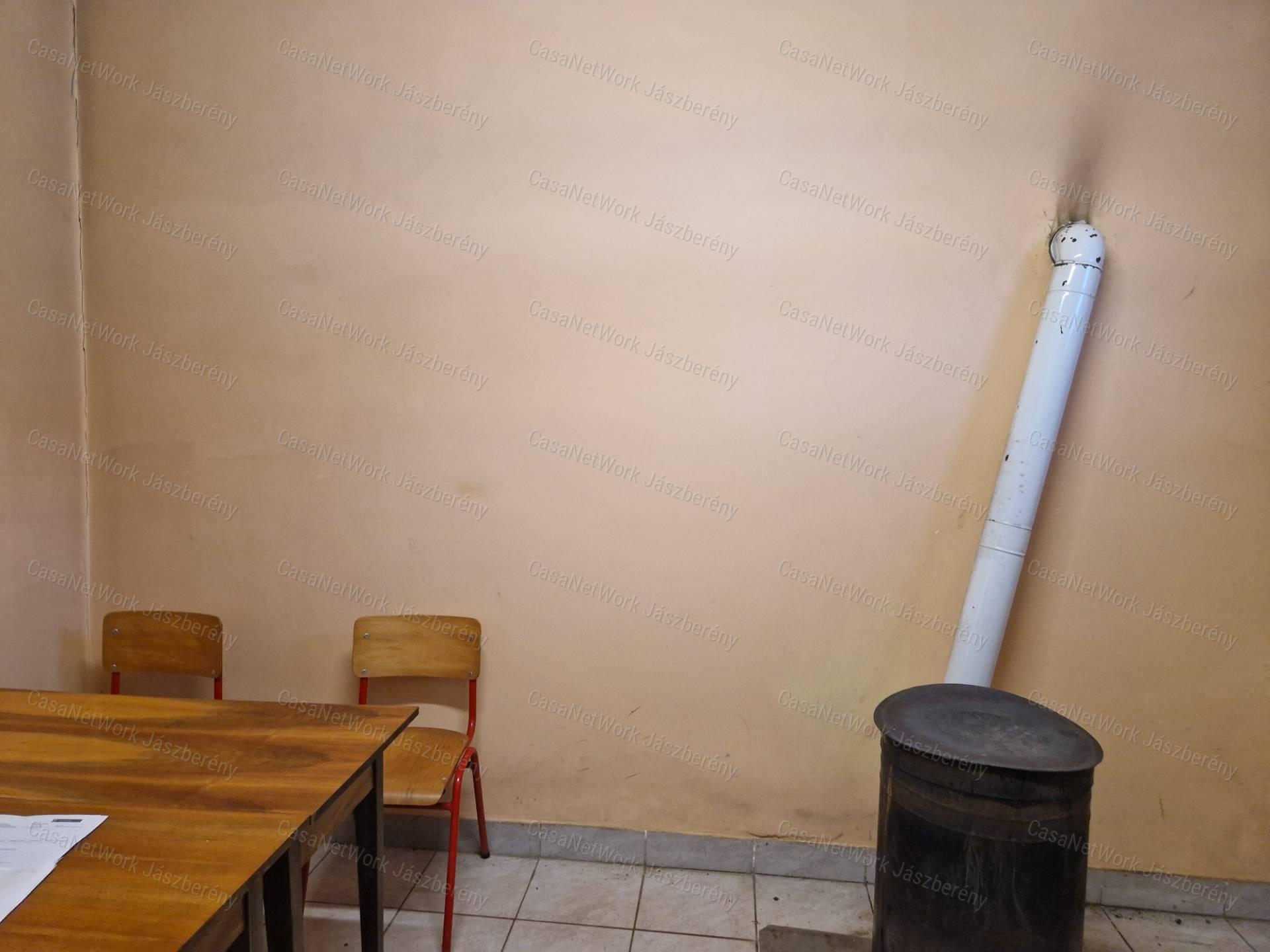 JÁSZAPÁTIN, MŰKÖDŐ FAIPARI ÜZEM ELADÓ TELJES GÉPPARKKAL!
