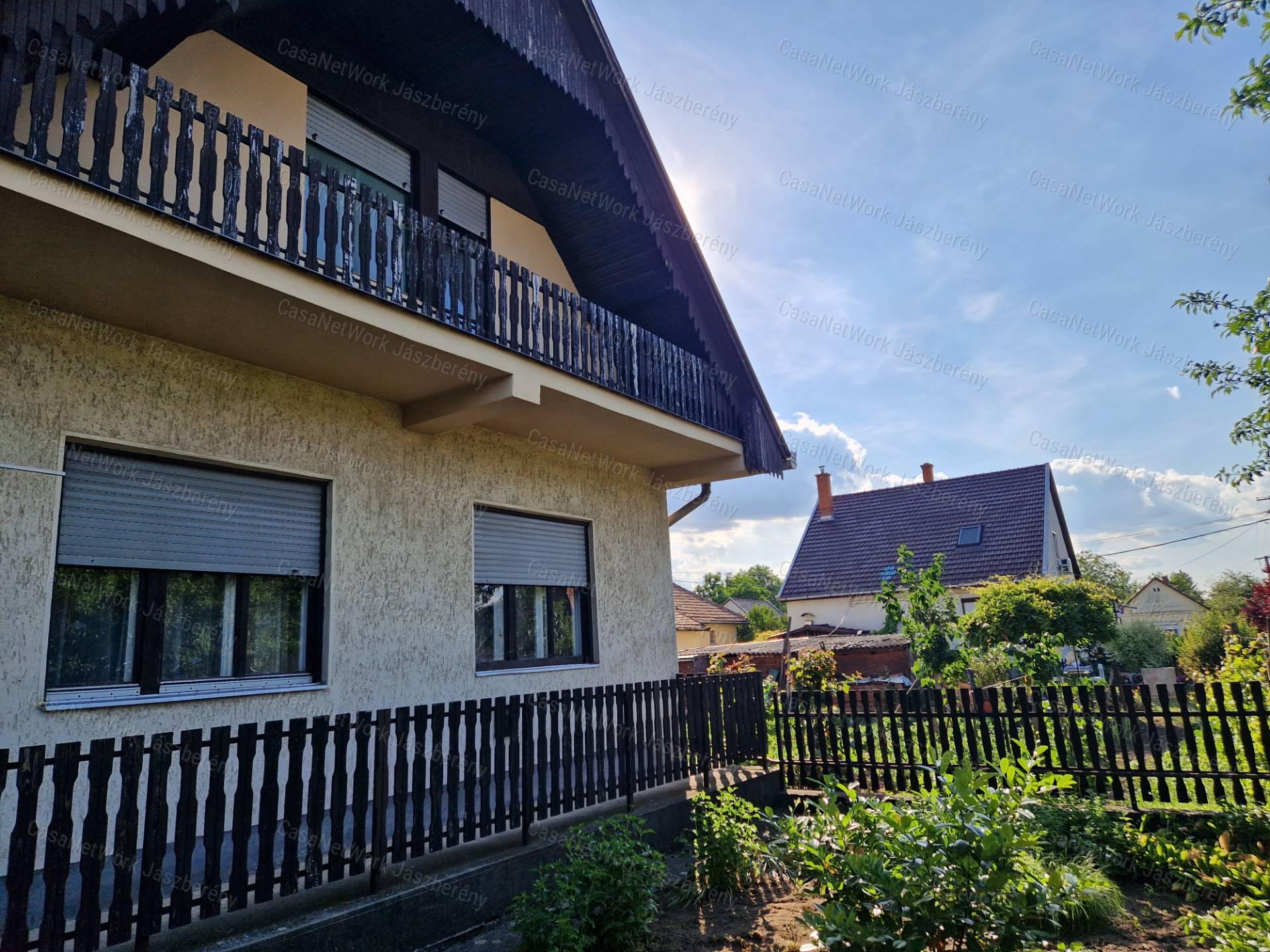Jászágón 116 nm-es, 2 szintes, 3 szobás családi ház eladó!