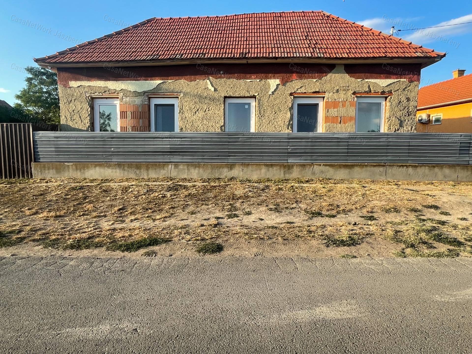 Jánoshidán eladó, egy 102 nm-es családi ház!