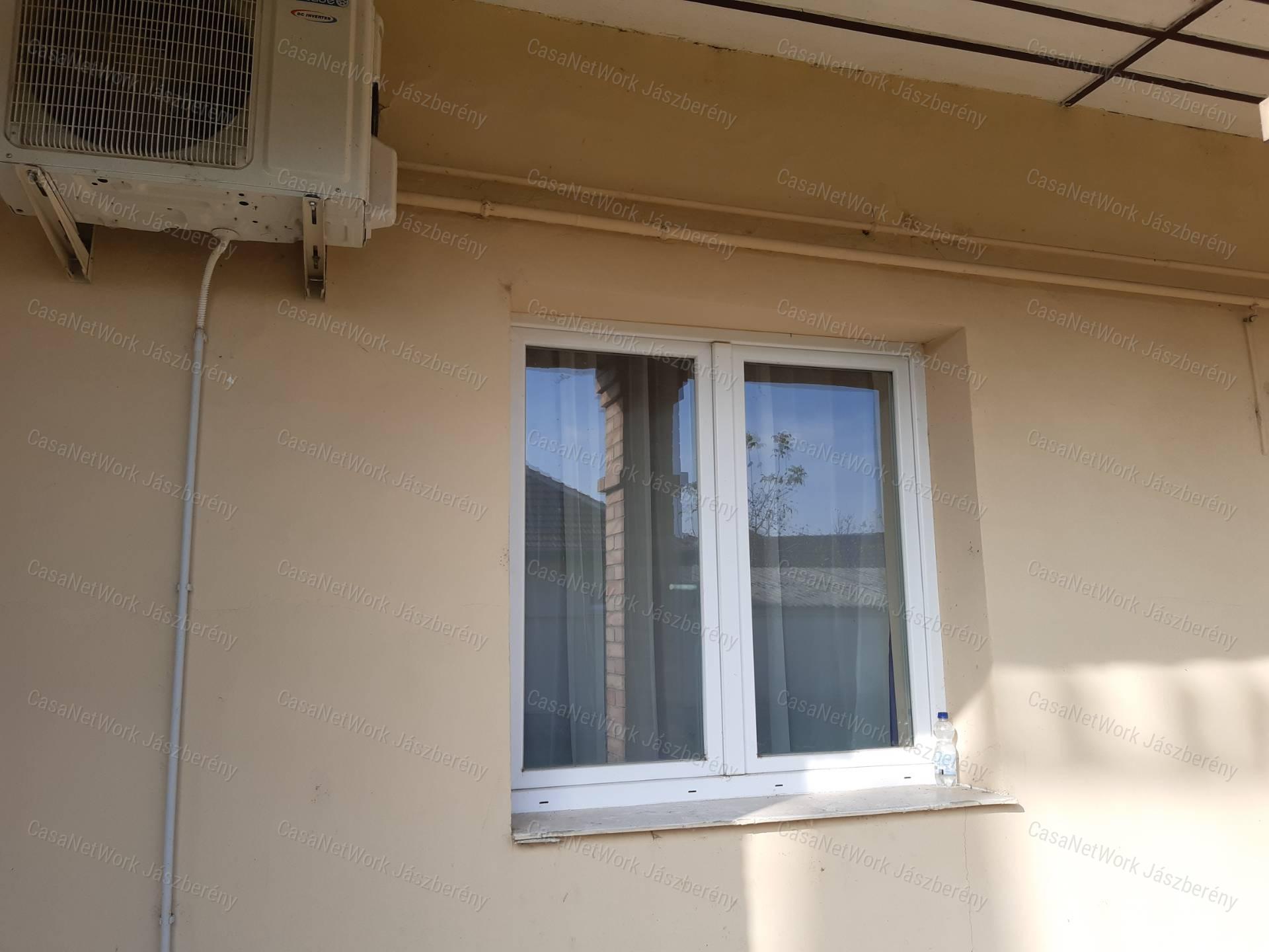 Jásztelken, 60 nm-es, 2 szobás, felújított családi ház eladó!