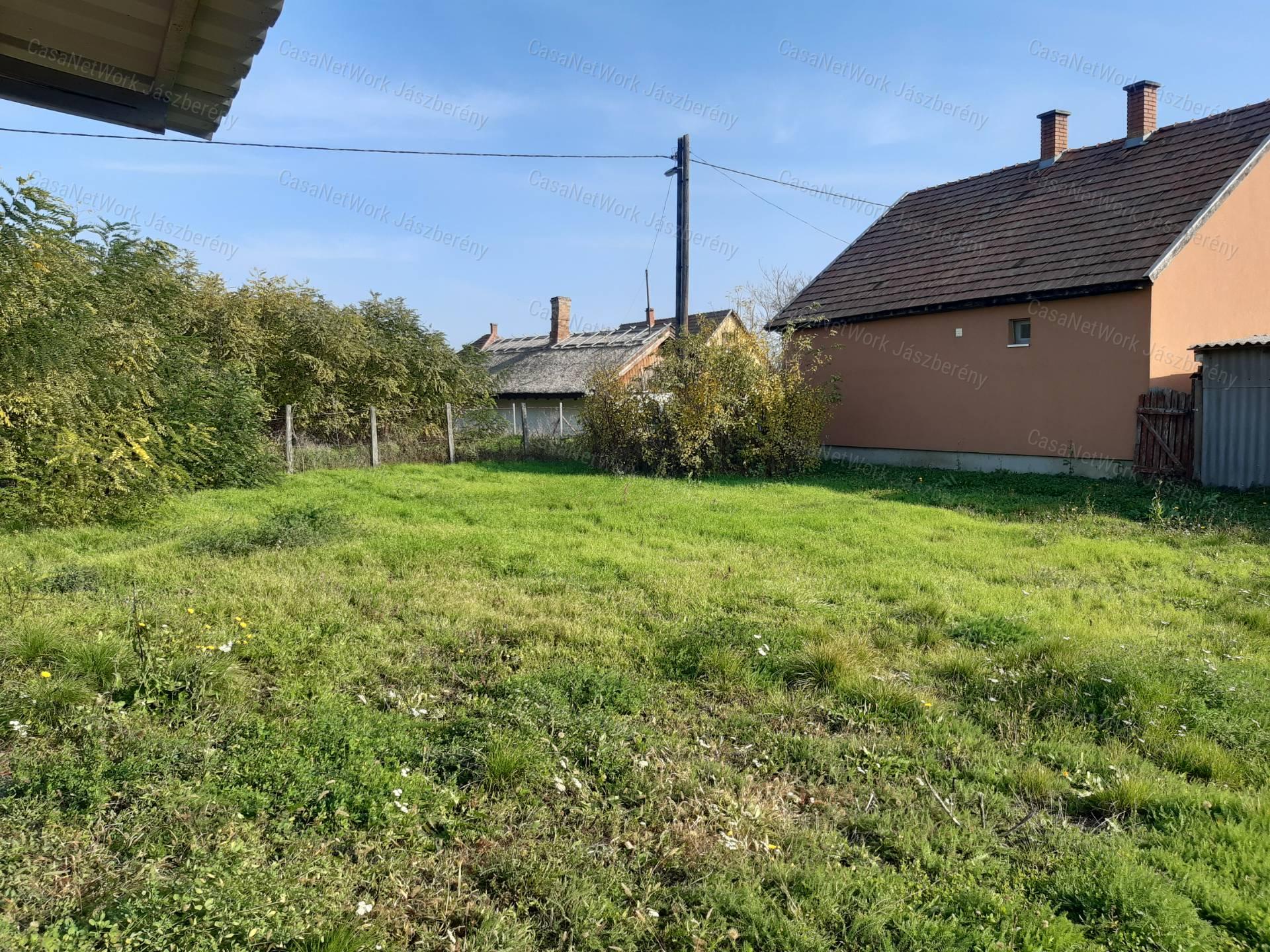 Jásztelken, 60 nm-es, 2 szobás, felújított családi ház eladó!