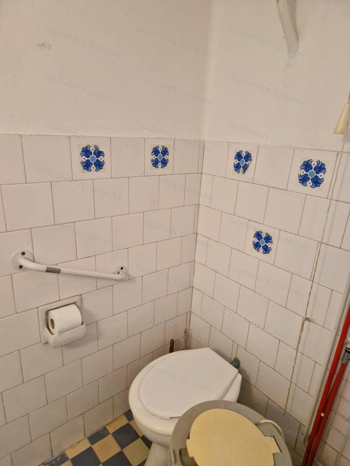 Viszneken jó állapotú 89 nm-es, 3 szobás családi ház eladó!
