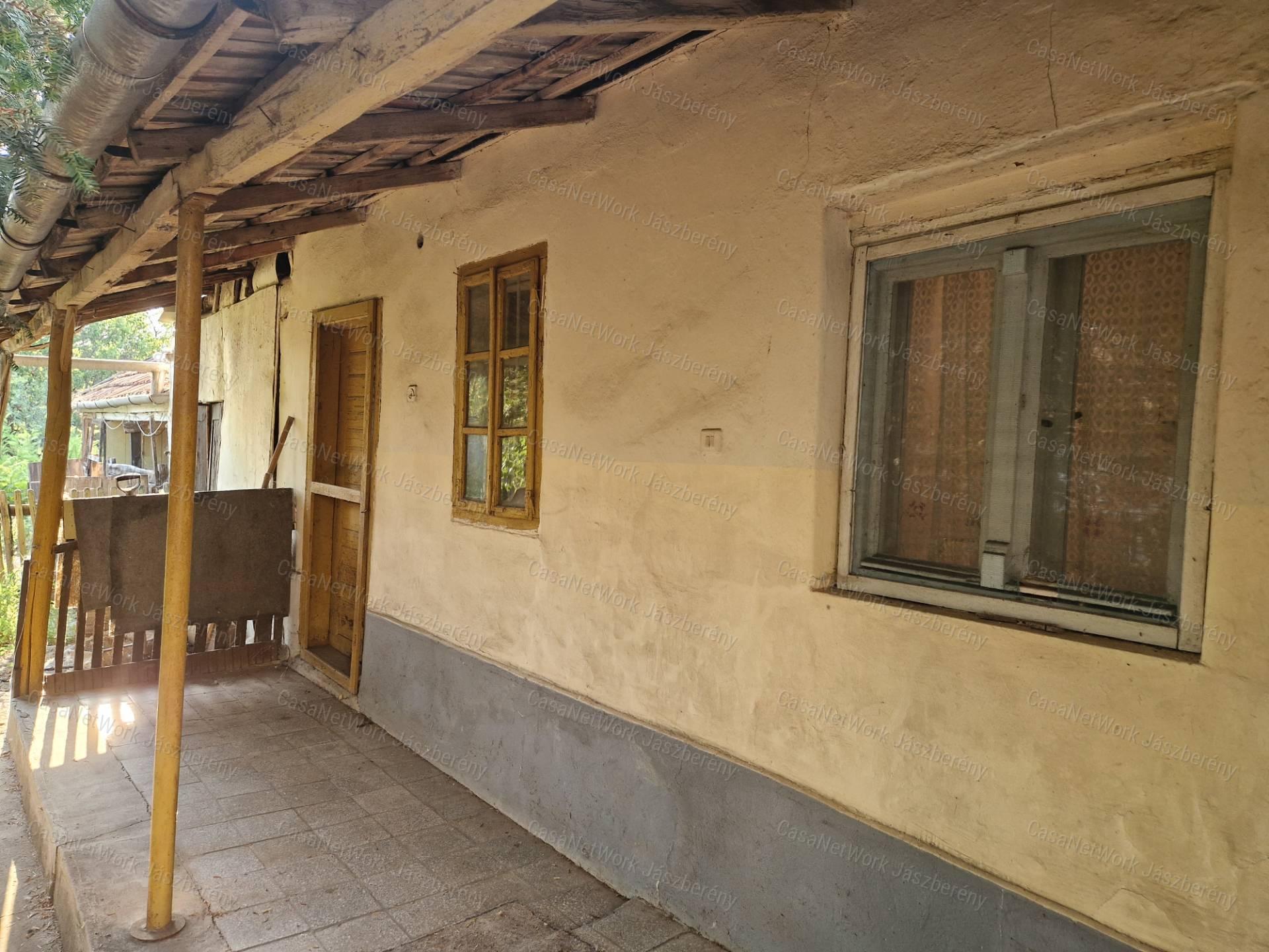 Viszneken jó állapotú 89 nm-es, 3 szobás családi ház eladó!