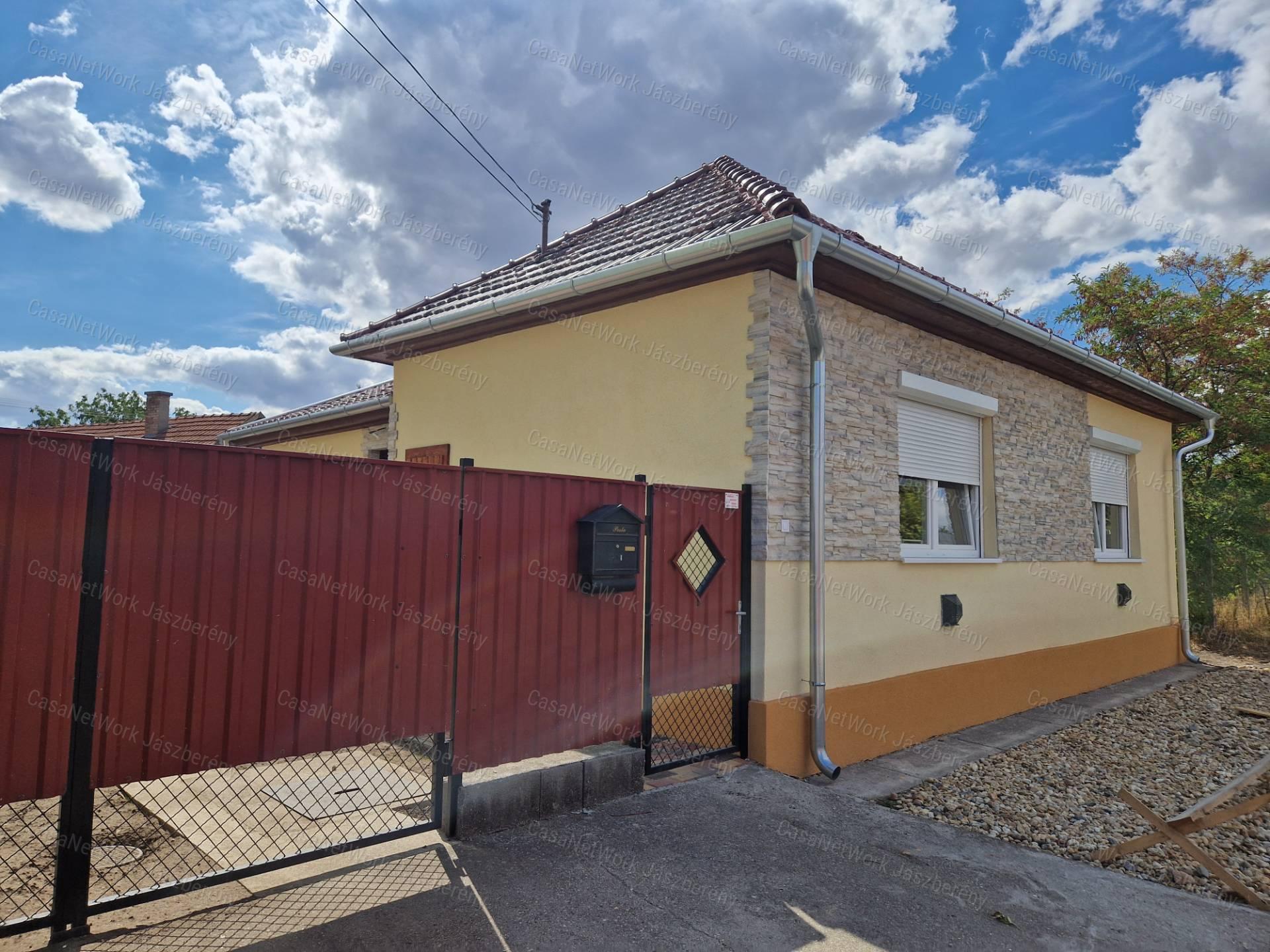 Jászárokszálláson 79 nm-es, felújított, 3 szobás családi ház eladó!
