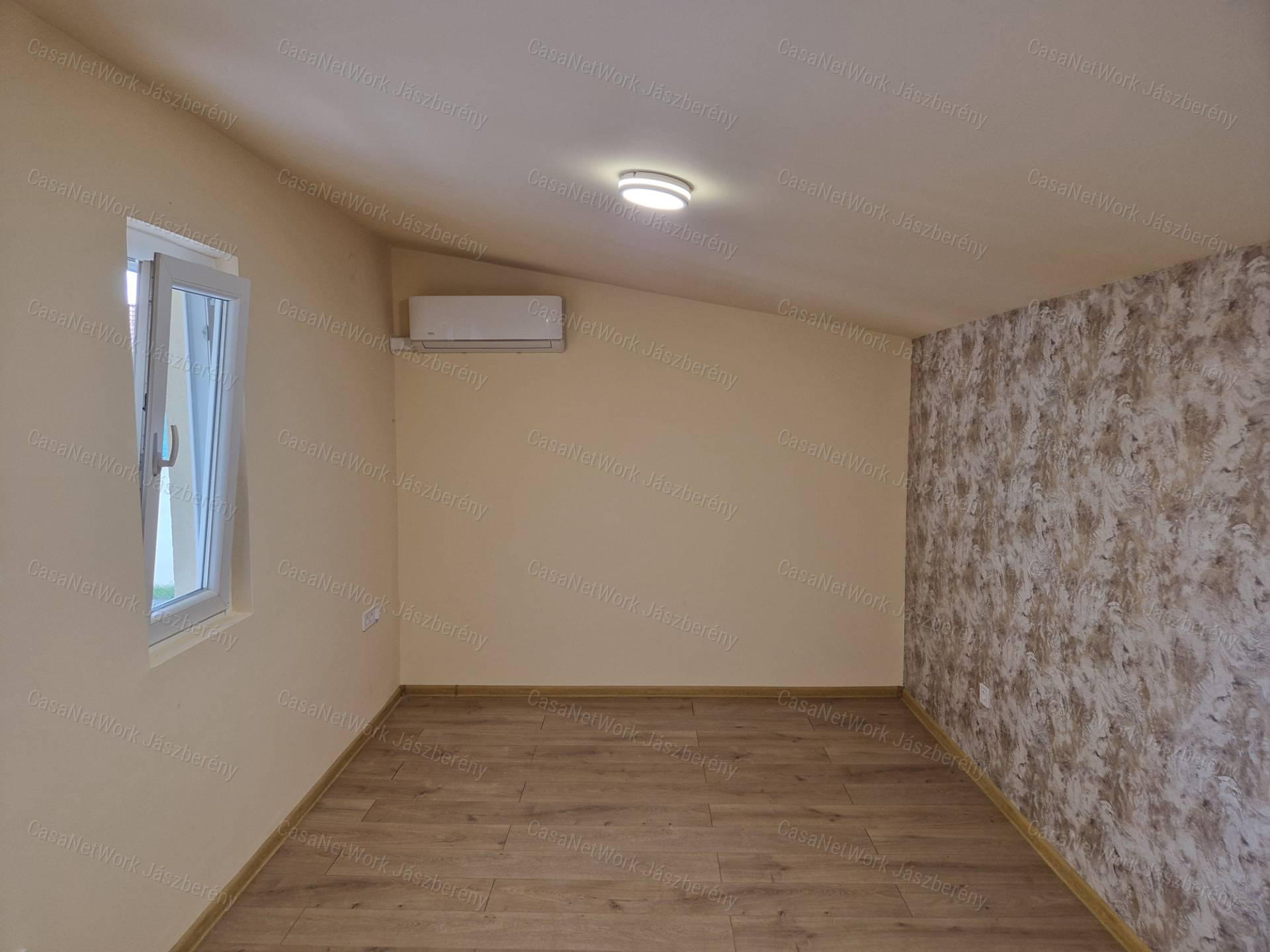 Jászárokszálláson 79 nm-es, felújított, 3 szobás családi ház eladó!