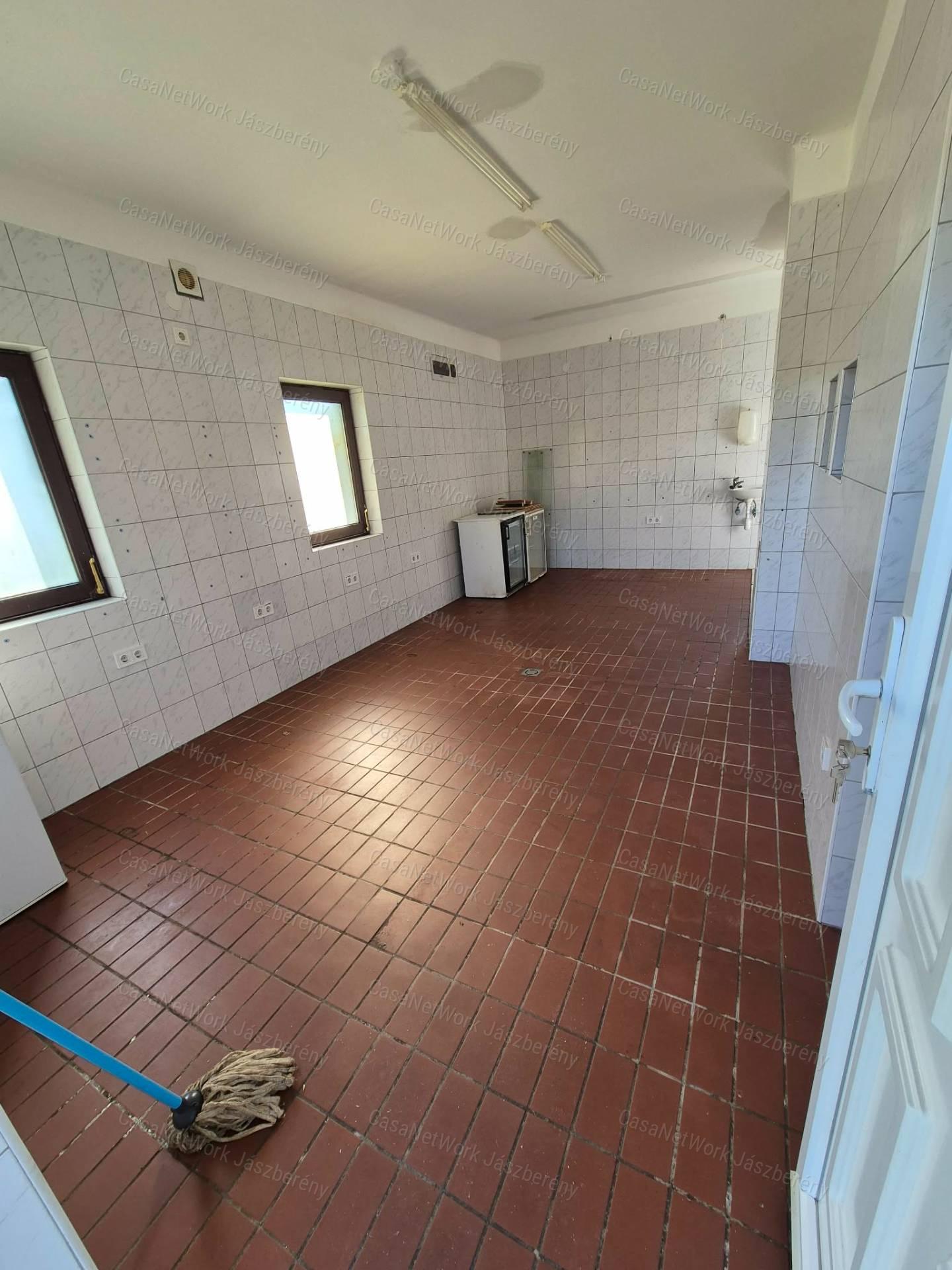 Jászárokszálláson vállalkozásra alkalmas vendéglátóipari egység eladó