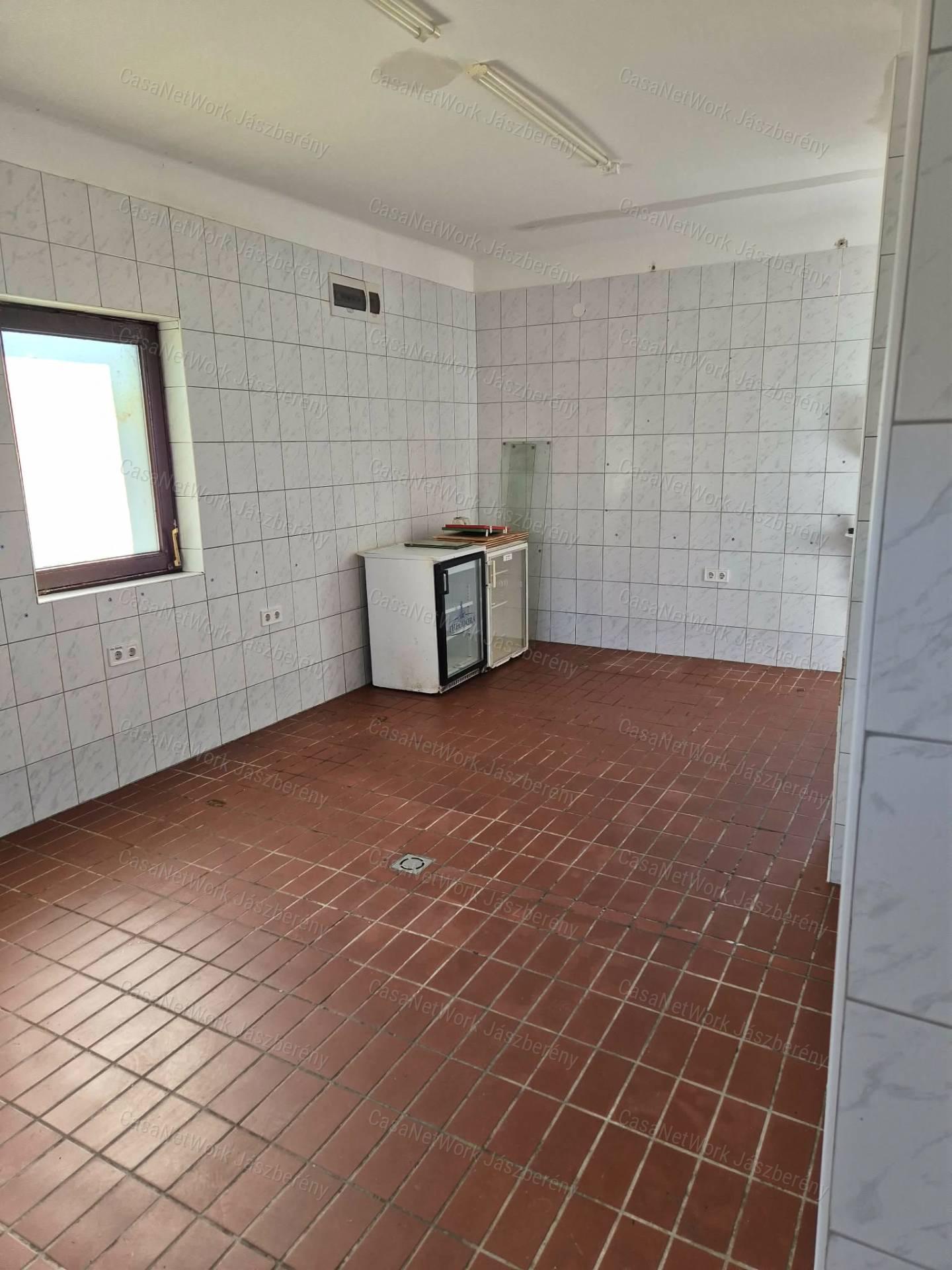 Jászárokszálláson vállalkozásra alkalmas vendéglátóipari egység eladó
