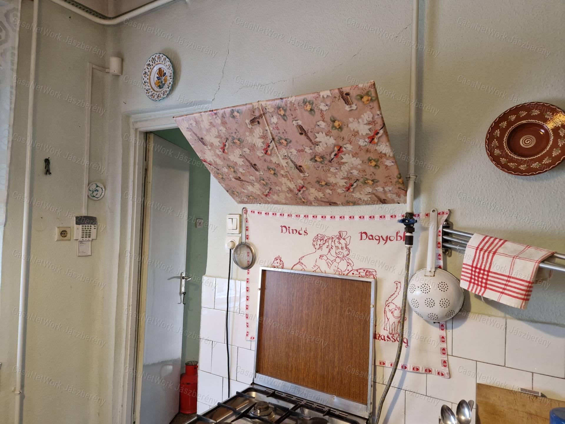 Jászapátin 87 nm-es, 2 szobás családi ház eladó!