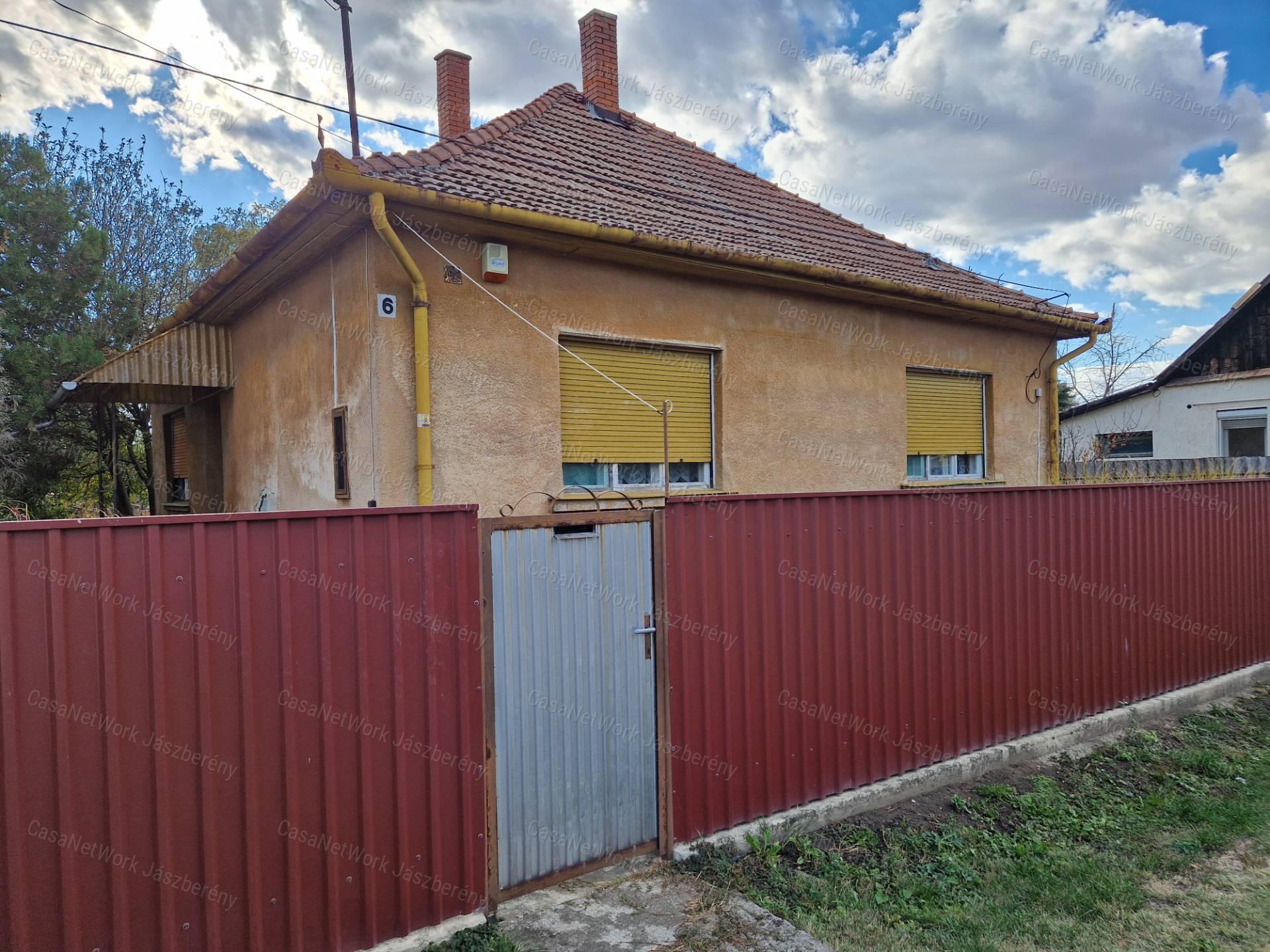 Jászapátin 87 nm-es, 2 szobás családi ház eladó!